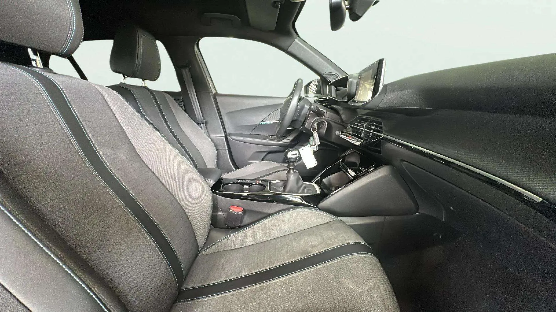 Peugeot 2008 Allure Pack PureTech 130 - foto 15