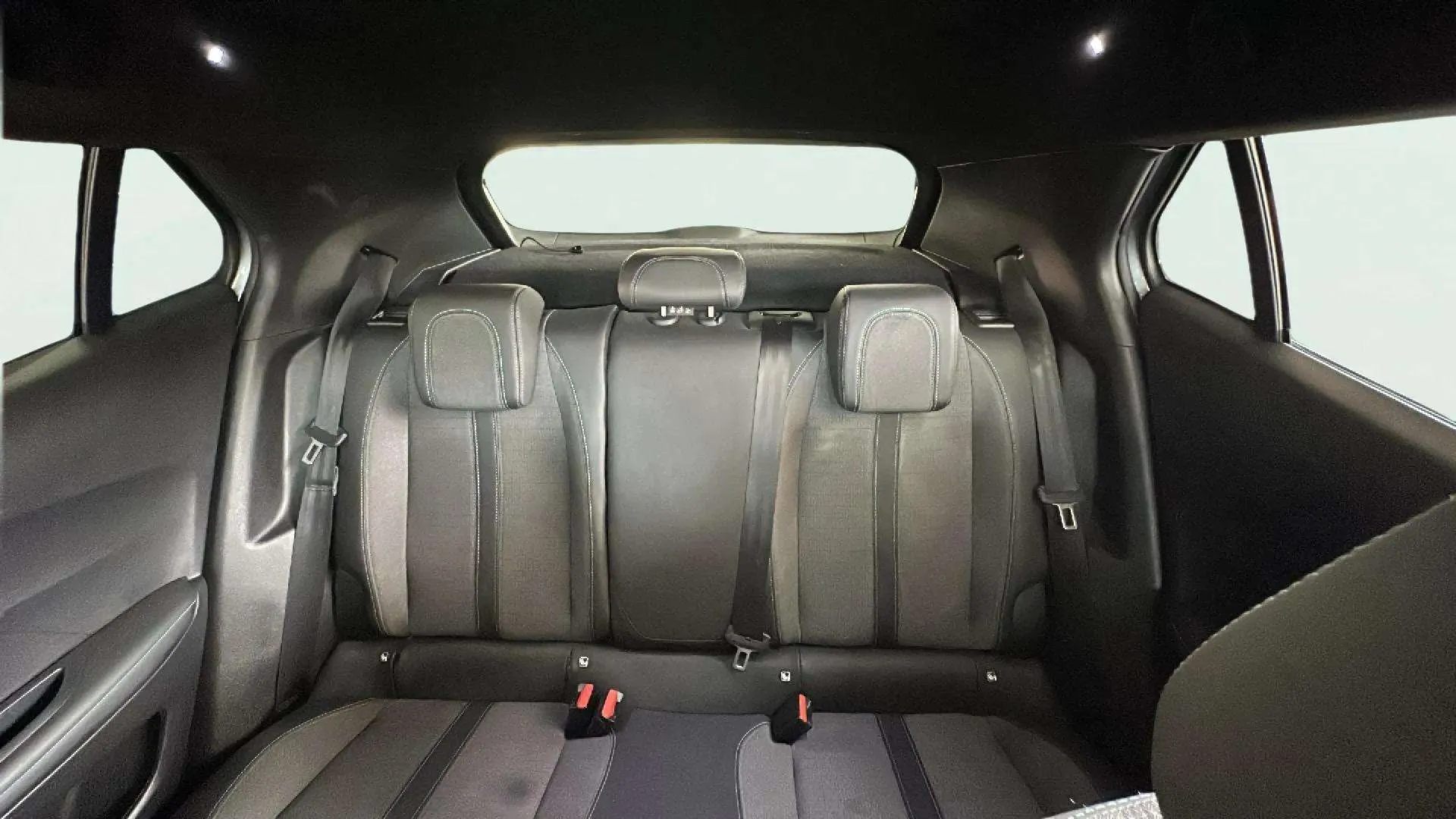 Peugeot 2008 Allure Pack PureTech 130 - foto 17