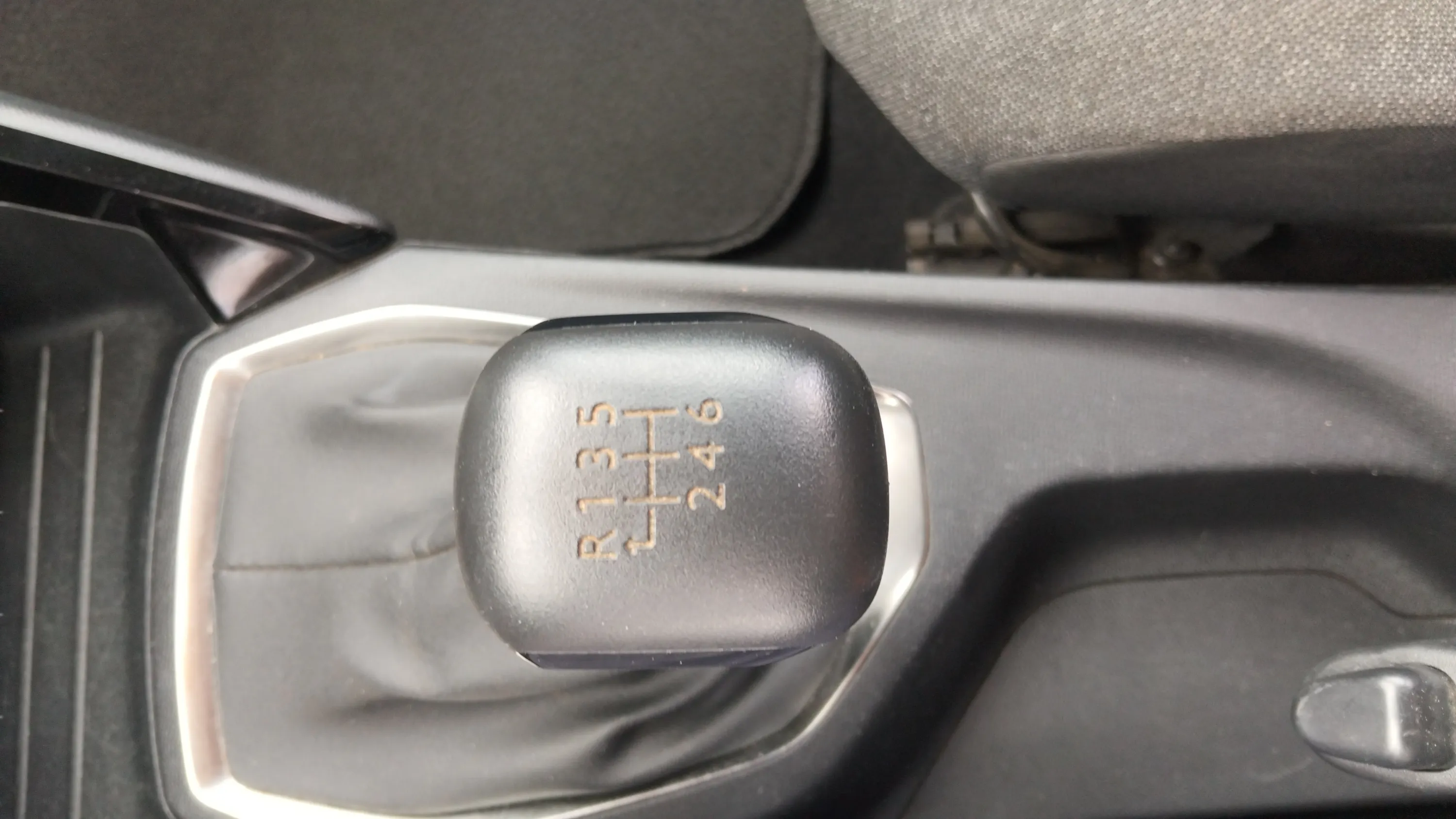 Peugeot 2008 Active Pack PureTech 130 - foto 23