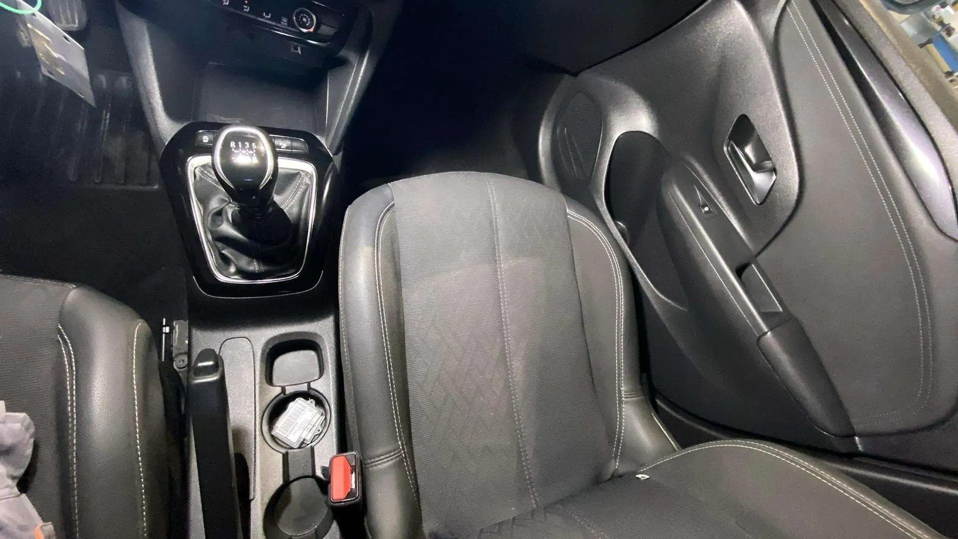 Opel Corsa 1.2T XHL Elegance - foto 31