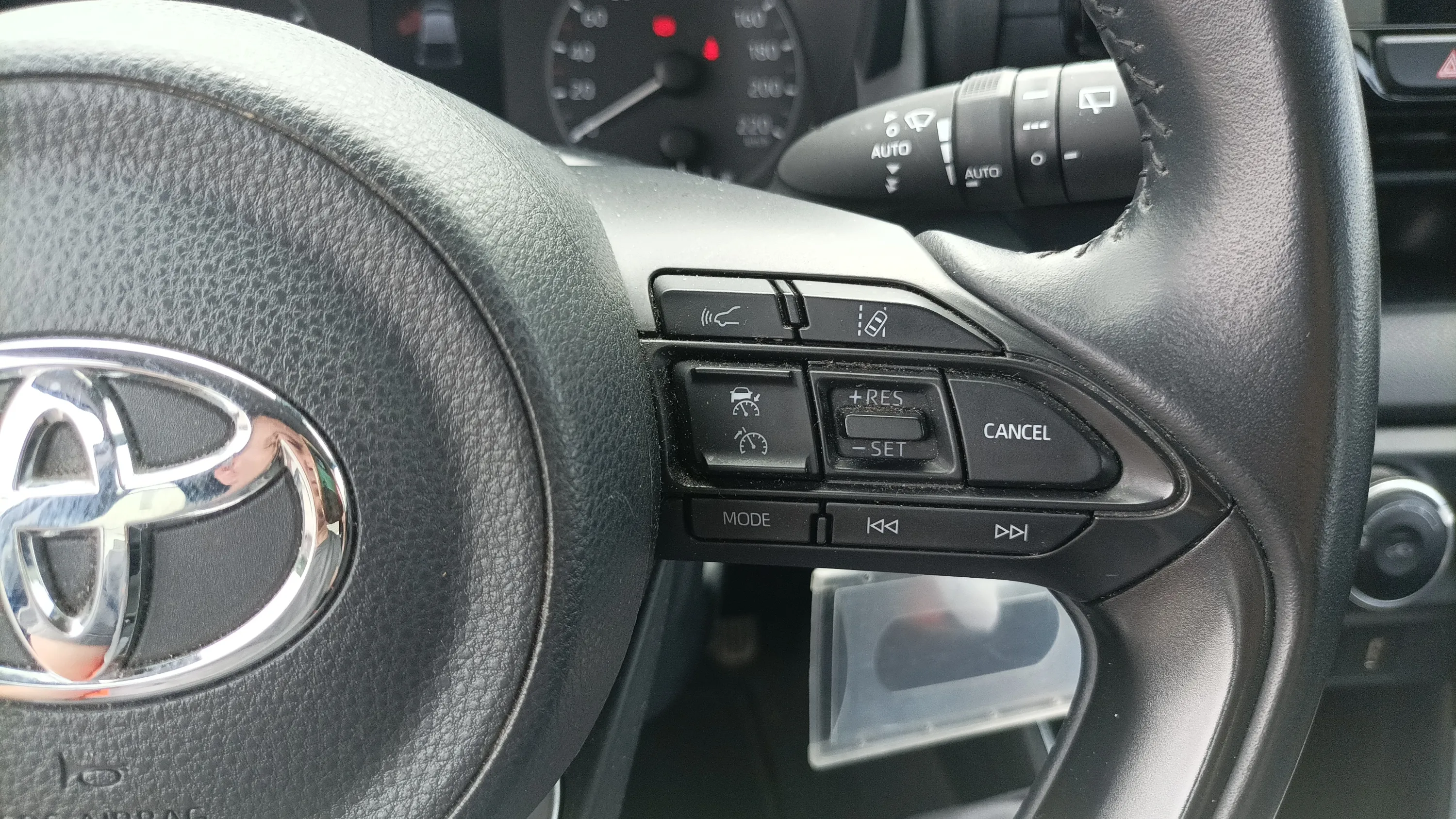 Toyota Yaris 1.0 70 Active - foto 12