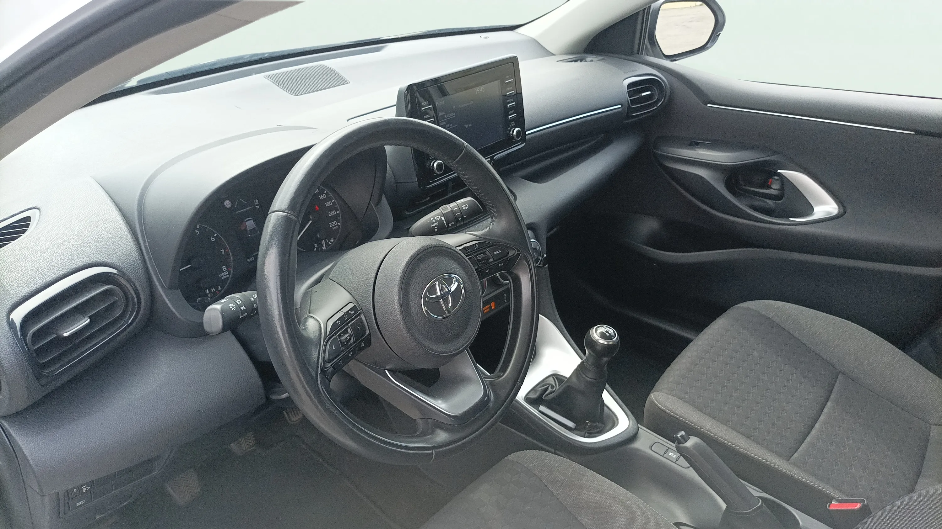Toyota Yaris 1.0 70 Active - foto 17