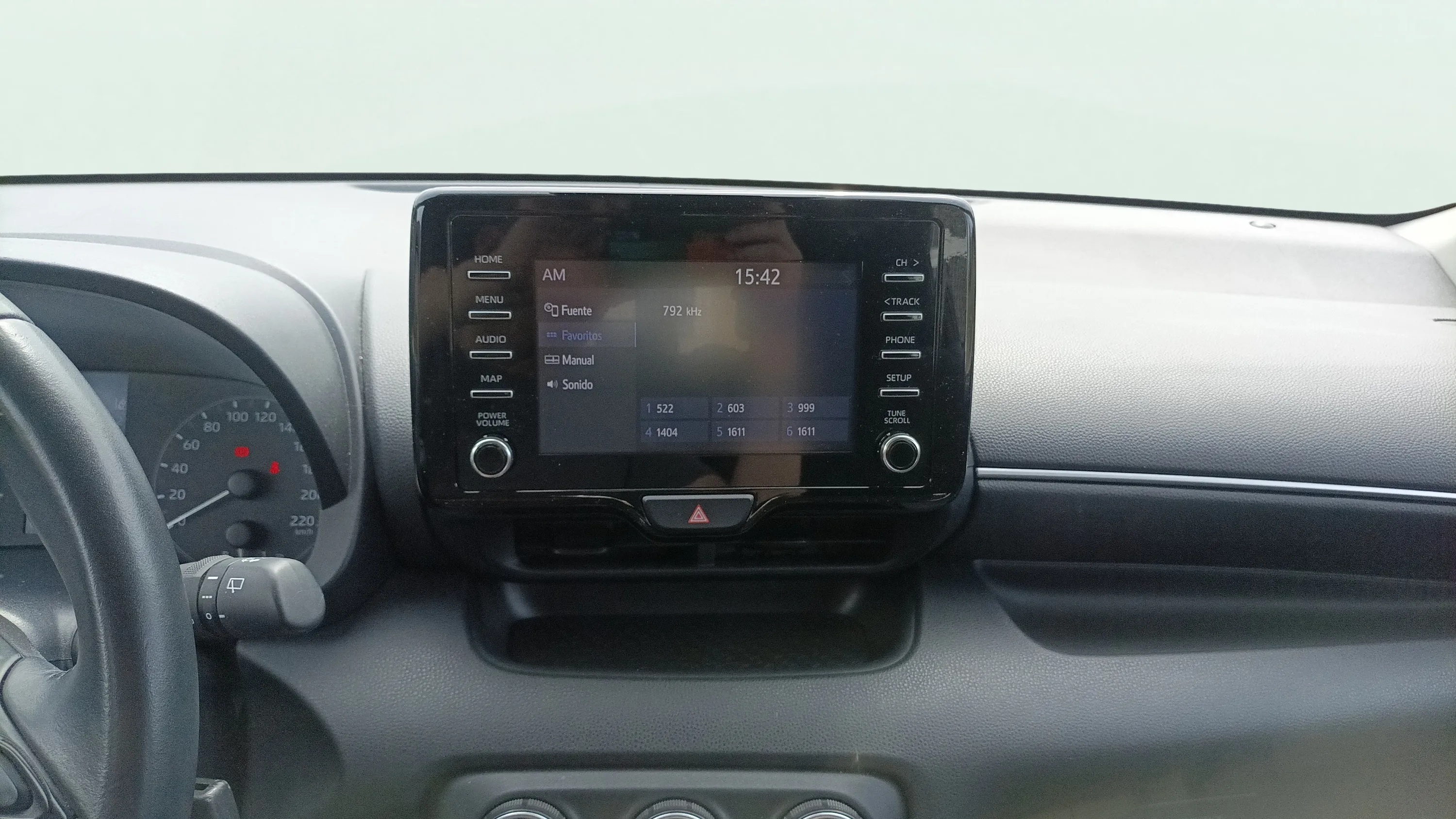 Toyota Yaris 1.0 70 Active - foto 13