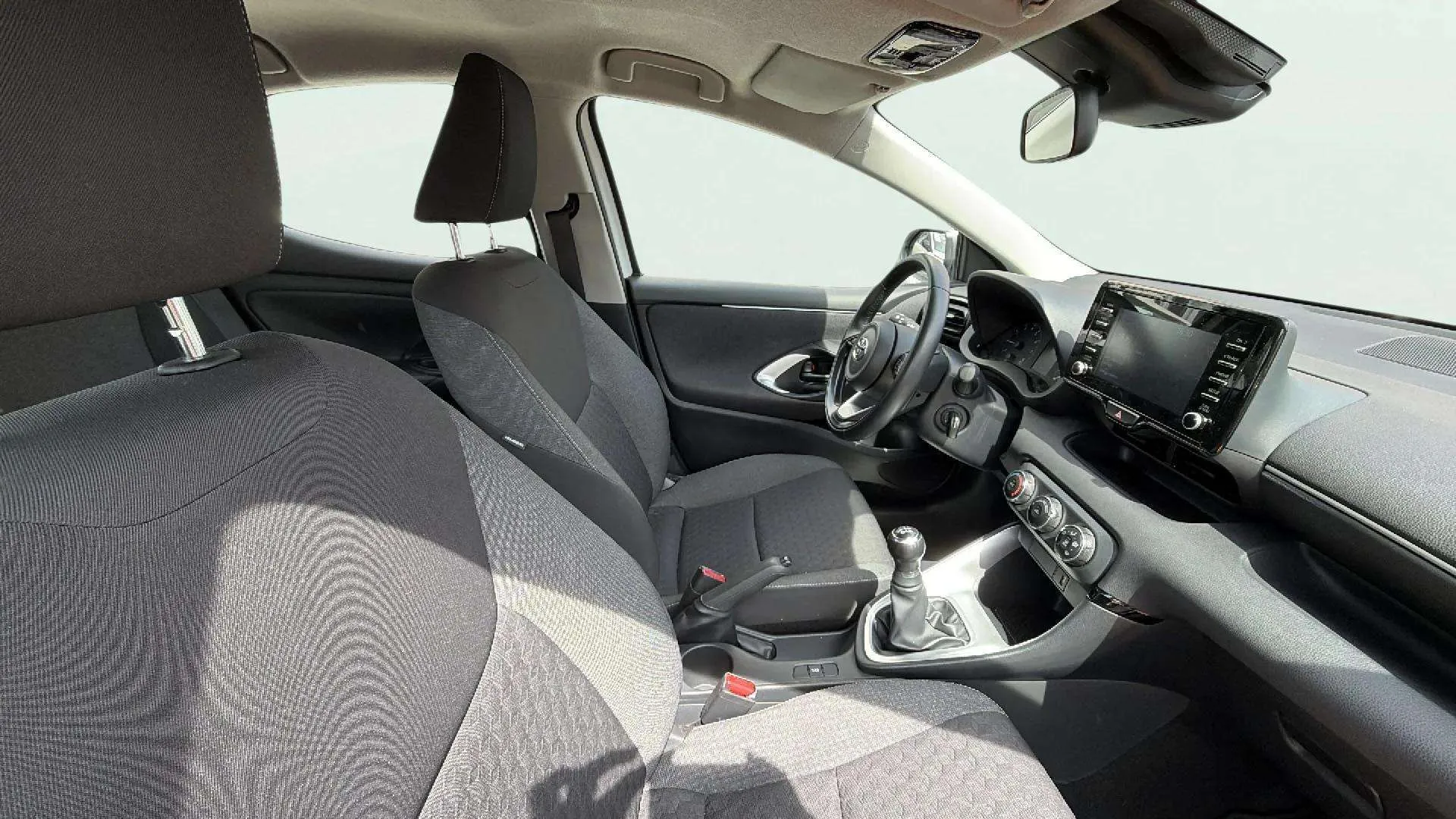 Toyota Yaris 1.0 70 Active Tech - foto 17