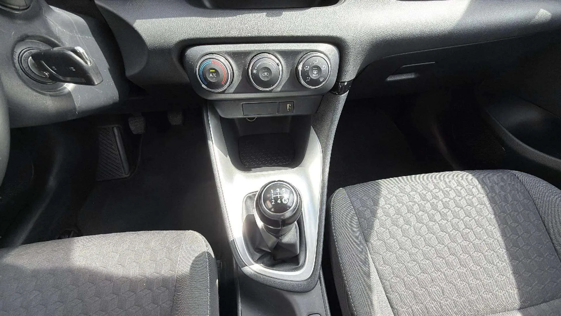 Toyota Yaris 1.0 70 Active Tech - foto 13