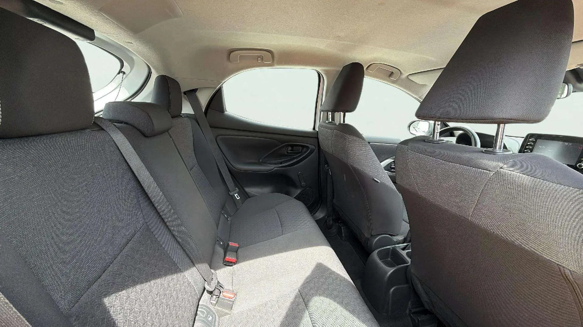 Toyota Yaris 1.0 70 Active Tech - foto 18