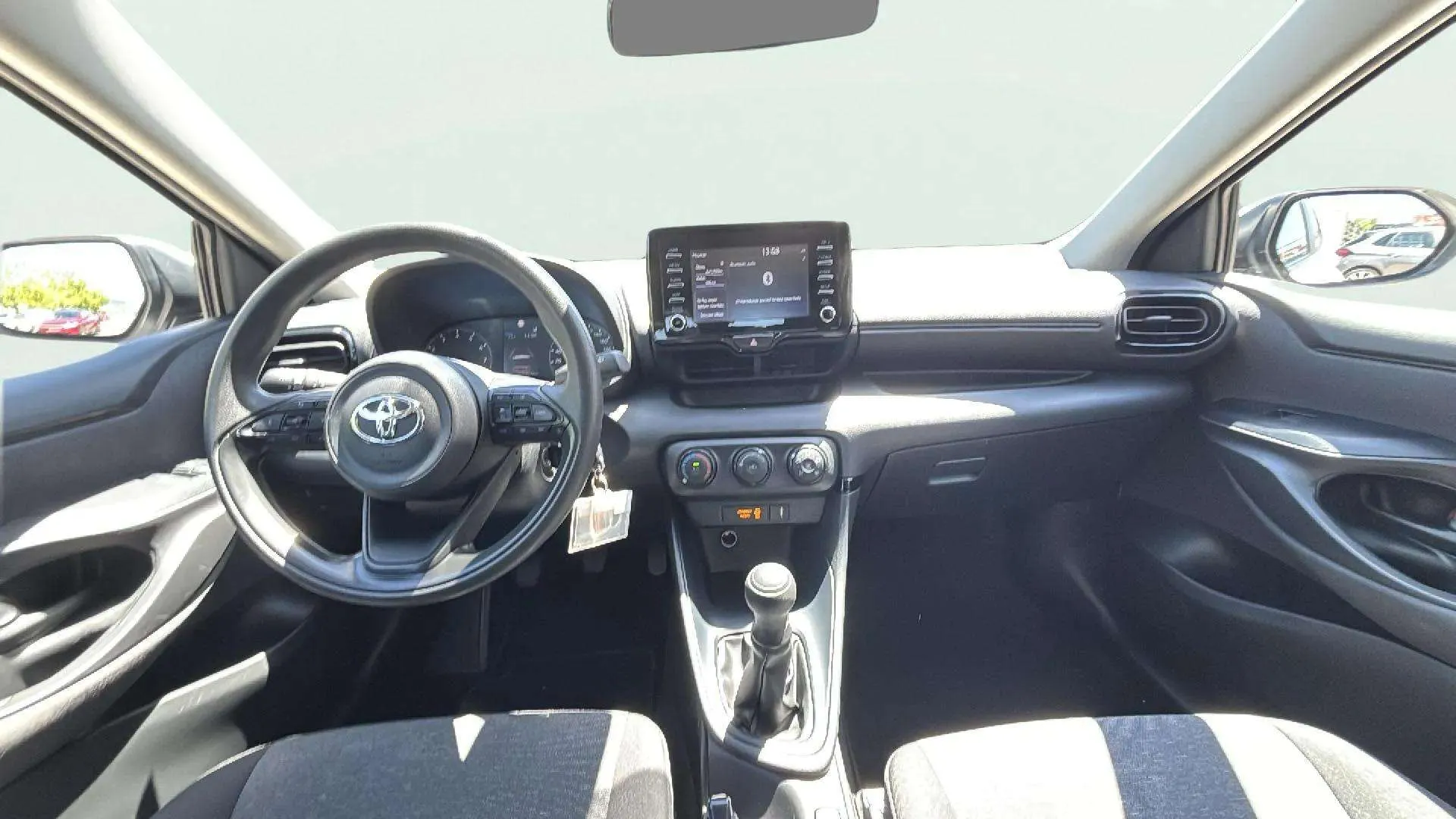 Toyota Yaris 1.0 70 Active - foto 11