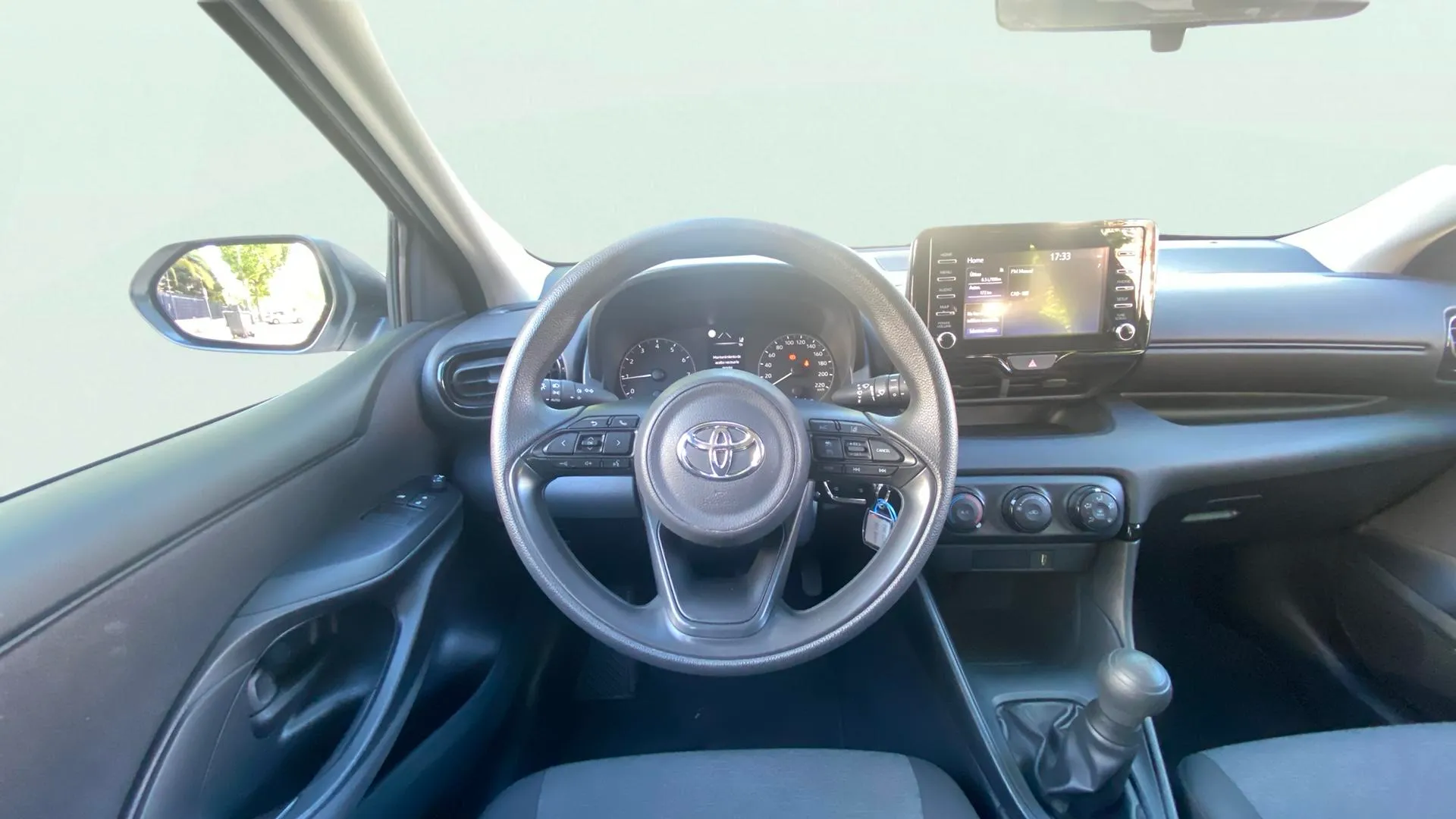 Toyota Yaris 1.0 70 Active - foto 14