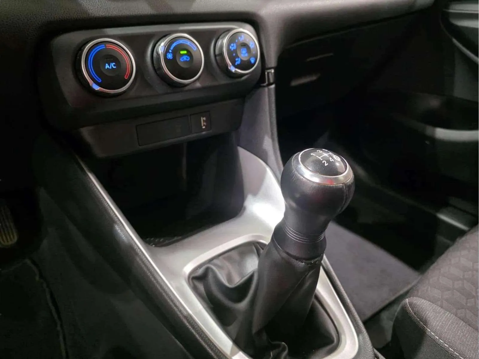 Toyota Yaris Comfort - foto 23
