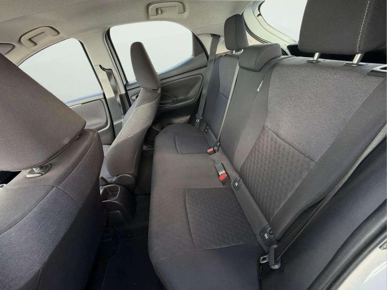 Toyota Yaris 1.0 Confort - foto 13