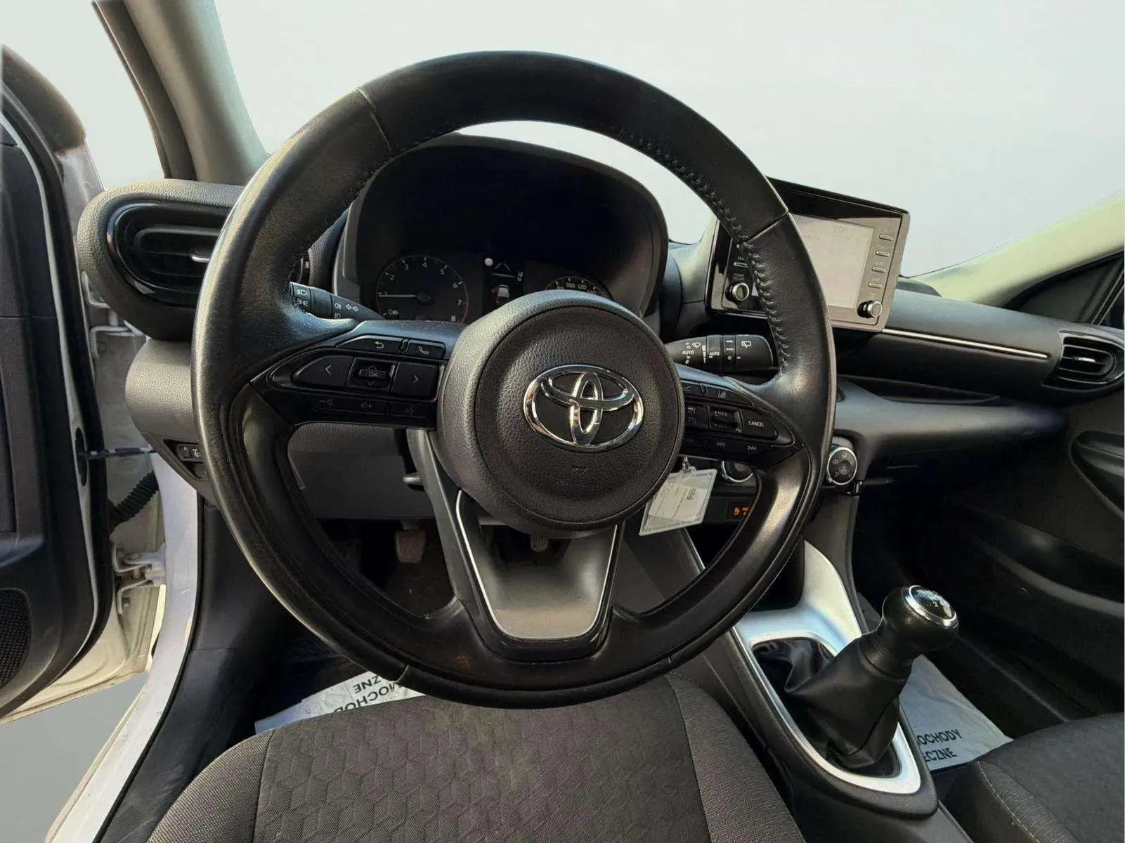 Toyota Yaris 1.0 Confort - foto 9