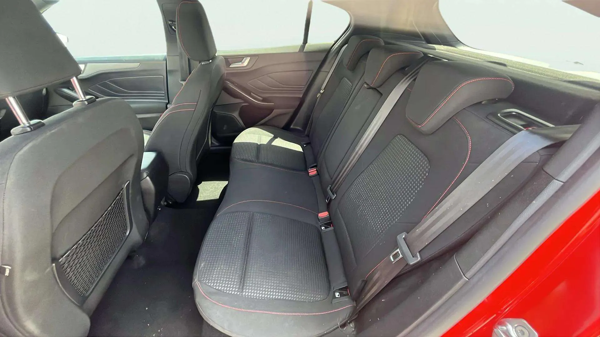 Ford Focus 1.0 EcoBoost MHEV ST-Line - foto 12