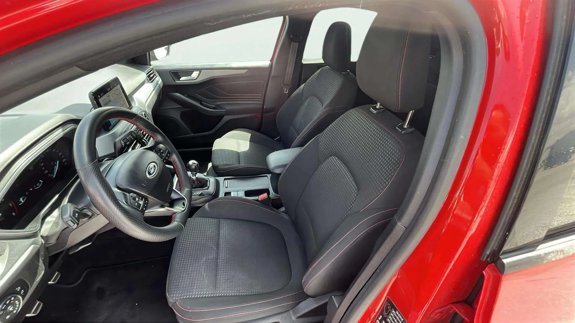 Ford Focus 1.0 EcoBoost MHEV ST-Line - foto 11