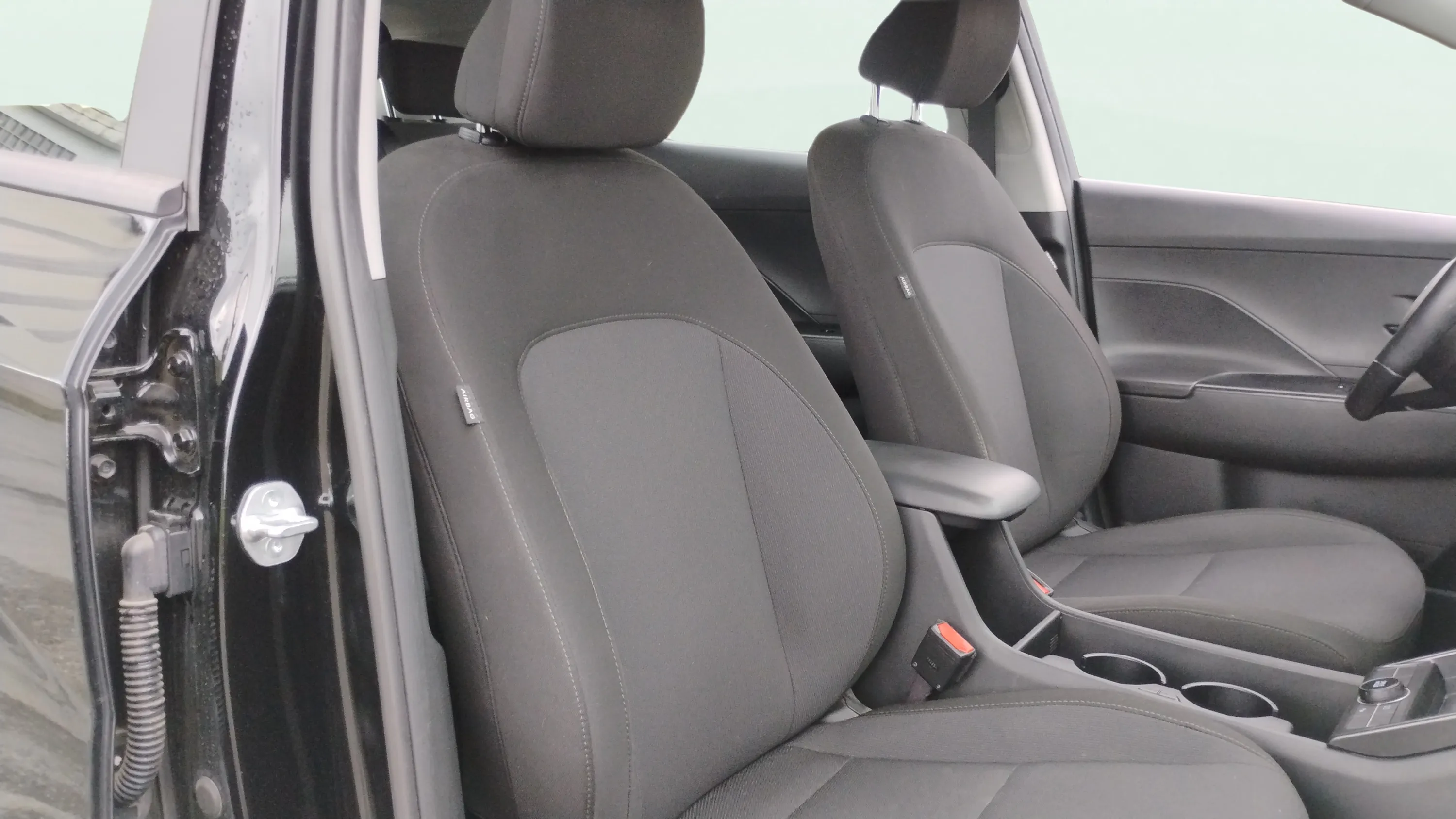 Hyundai Kona 1.6 GDI HEV Maxx DCT - foto 18