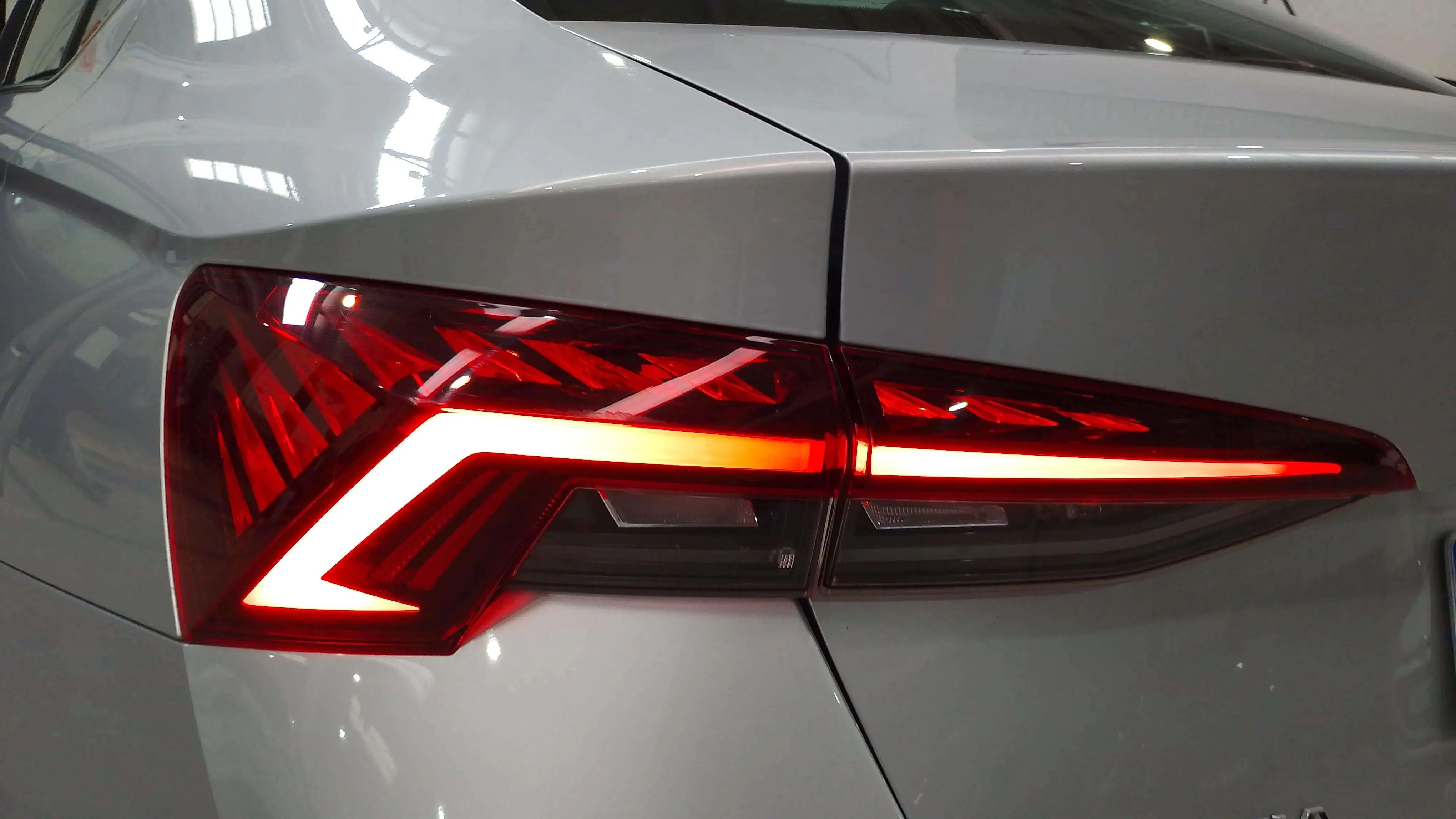 Škoda Octavia 2.0 TDI DSG Ambition - foto 24