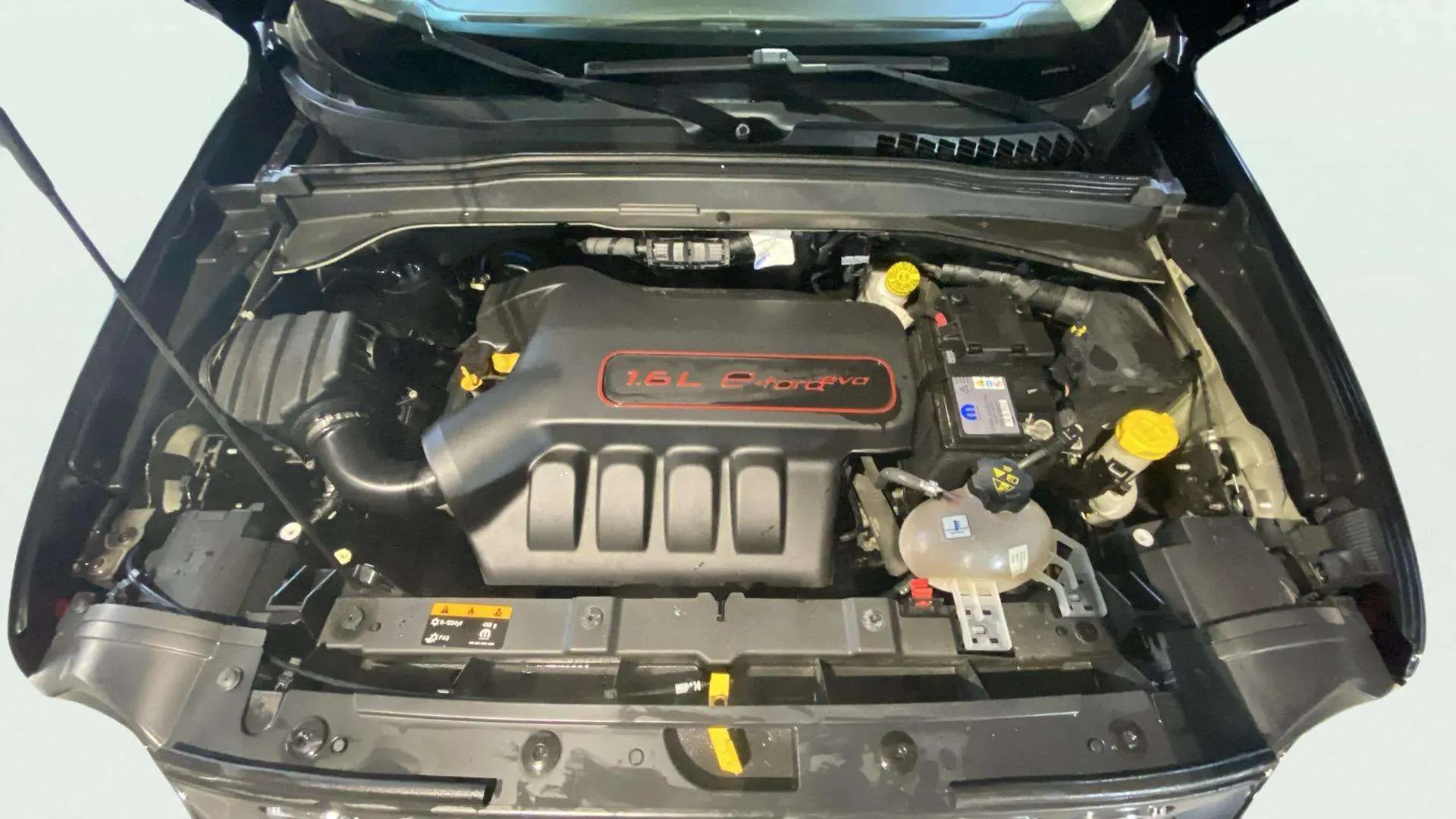 Jeep Renegade 1.6 E-TORQ Longitude FWD E6 - foto 21
