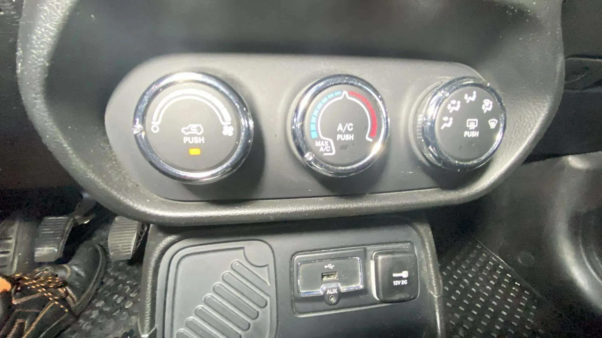 Jeep Renegade 1.6 E-TORQ Longitude FWD E6 - foto 31