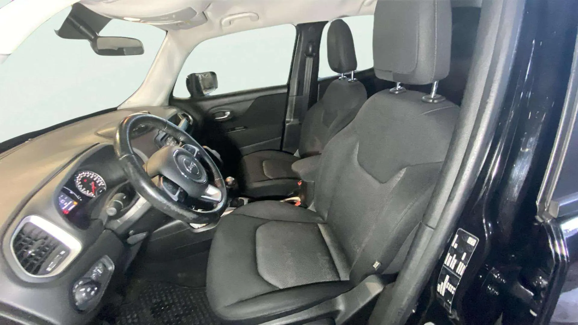 Jeep Renegade 1.6 E-TORQ Longitude FWD E6 - foto 16