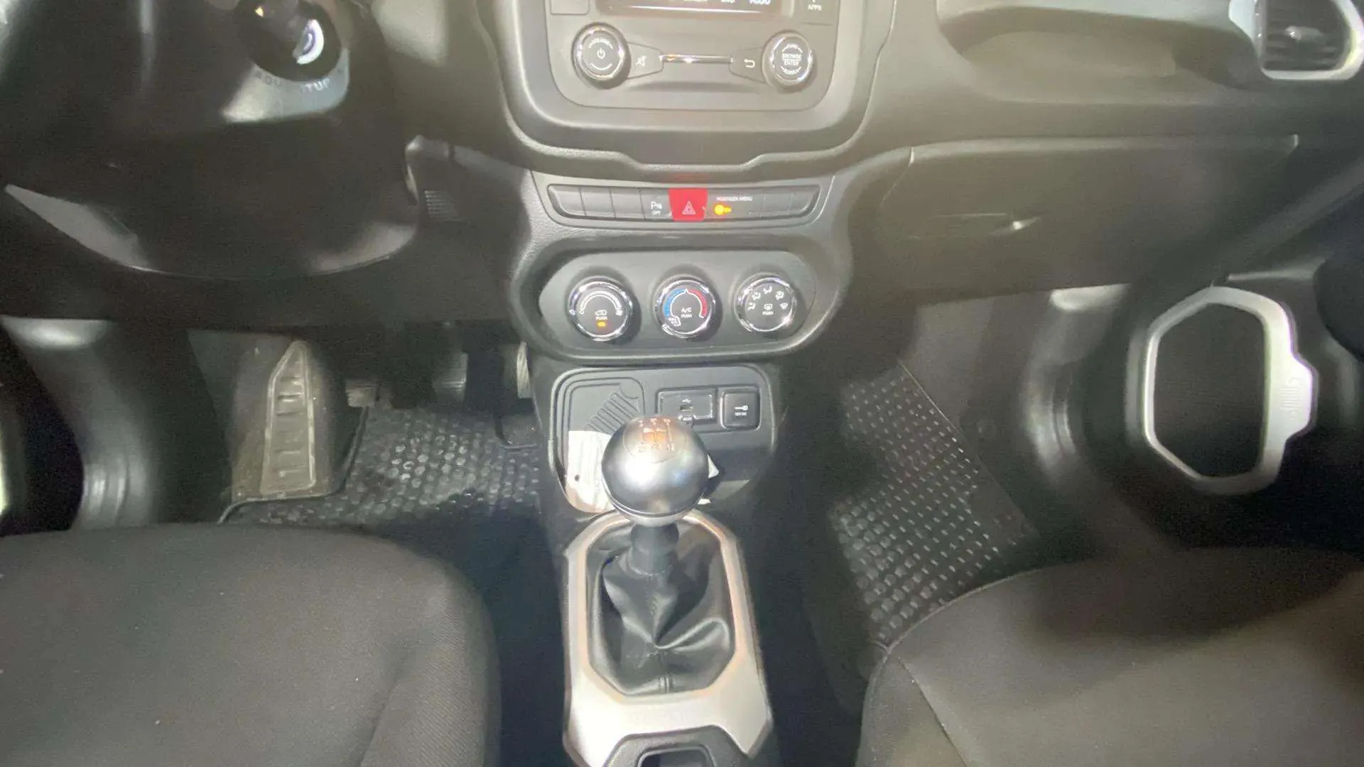 Jeep Renegade 1.6 E-TORQ Longitude FWD E6 - foto 13