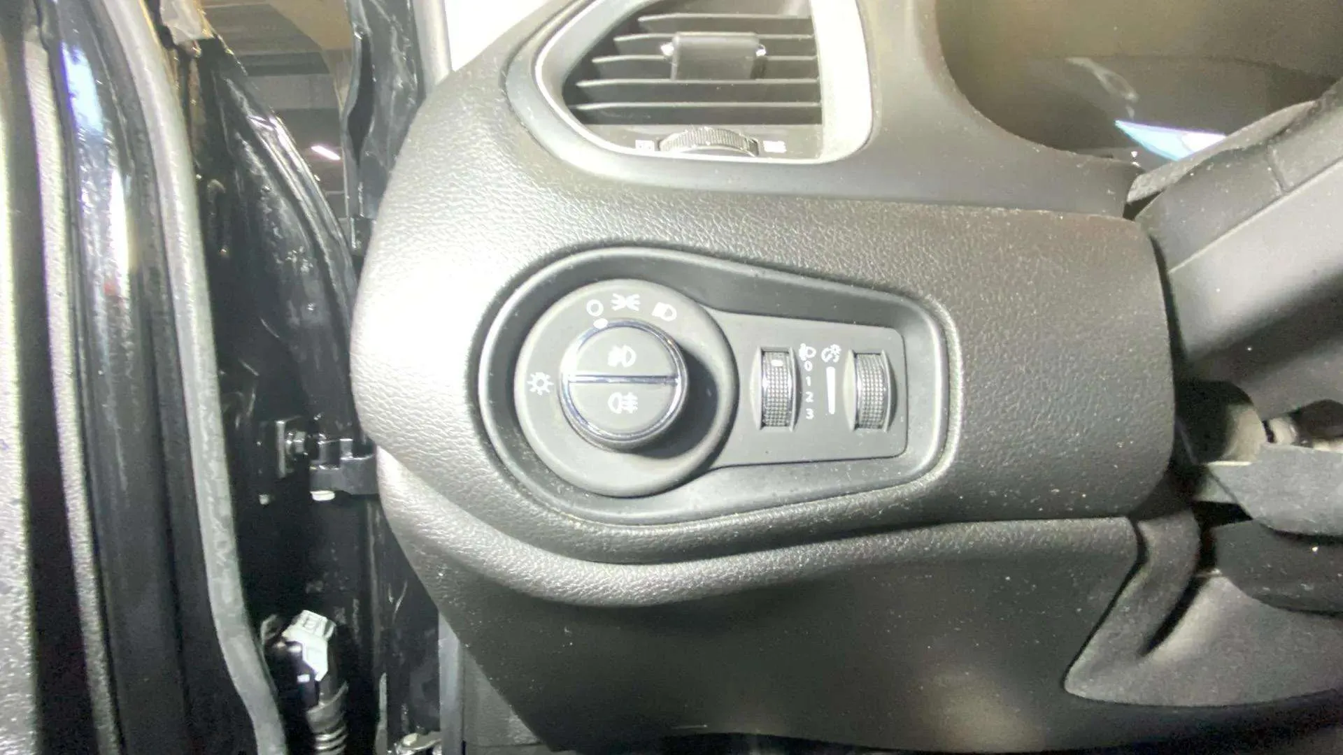 Jeep Renegade 1.6 E-TORQ Longitude FWD E6 - foto 25