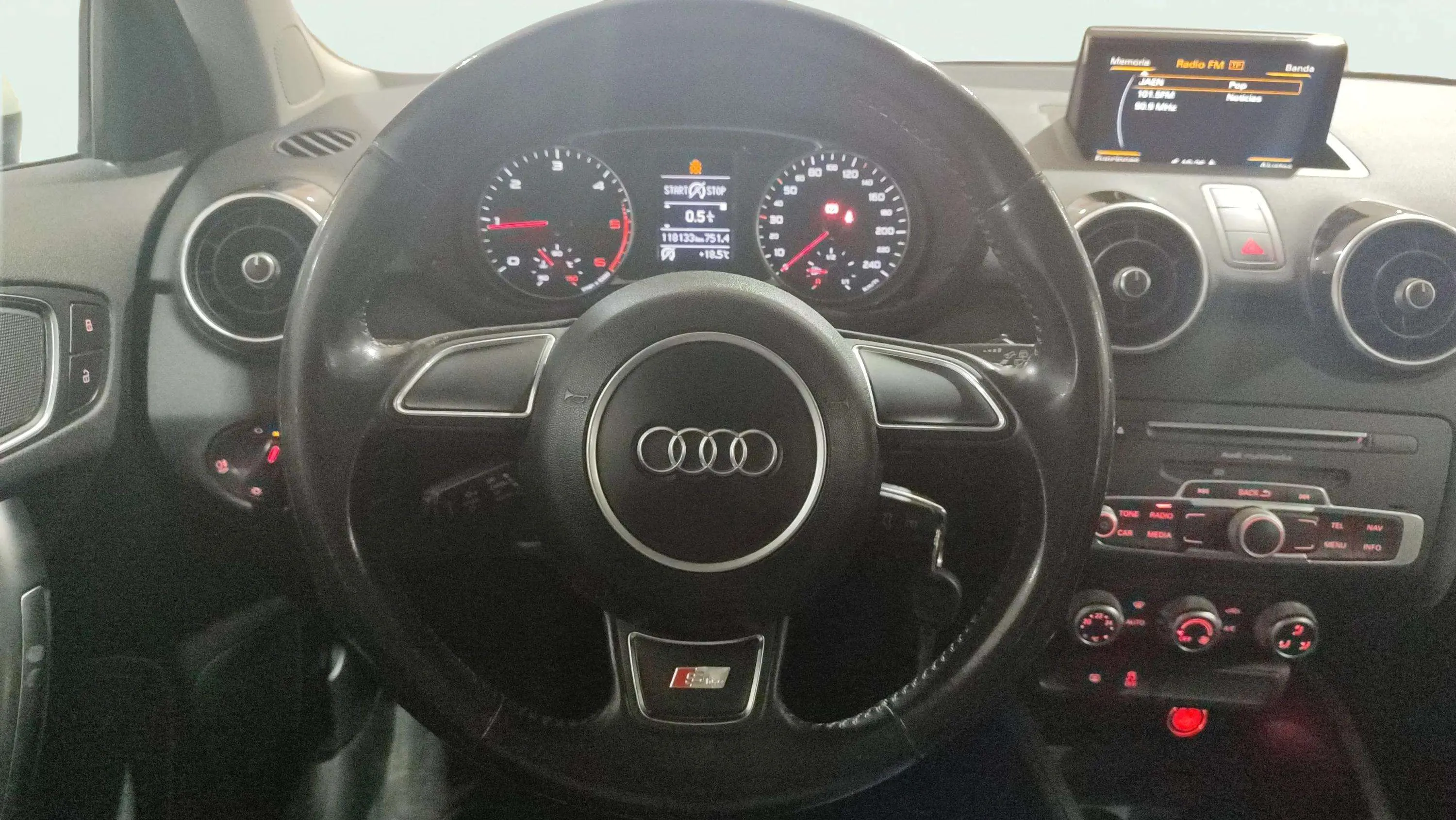 Audi A1 Attracted 1.4 TDI Sportback - foto 9