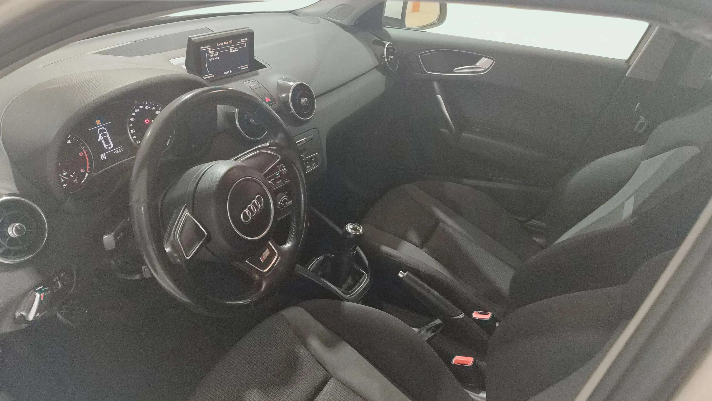 Audi A1 Attracted 1.4 TDI Sportback - foto 7