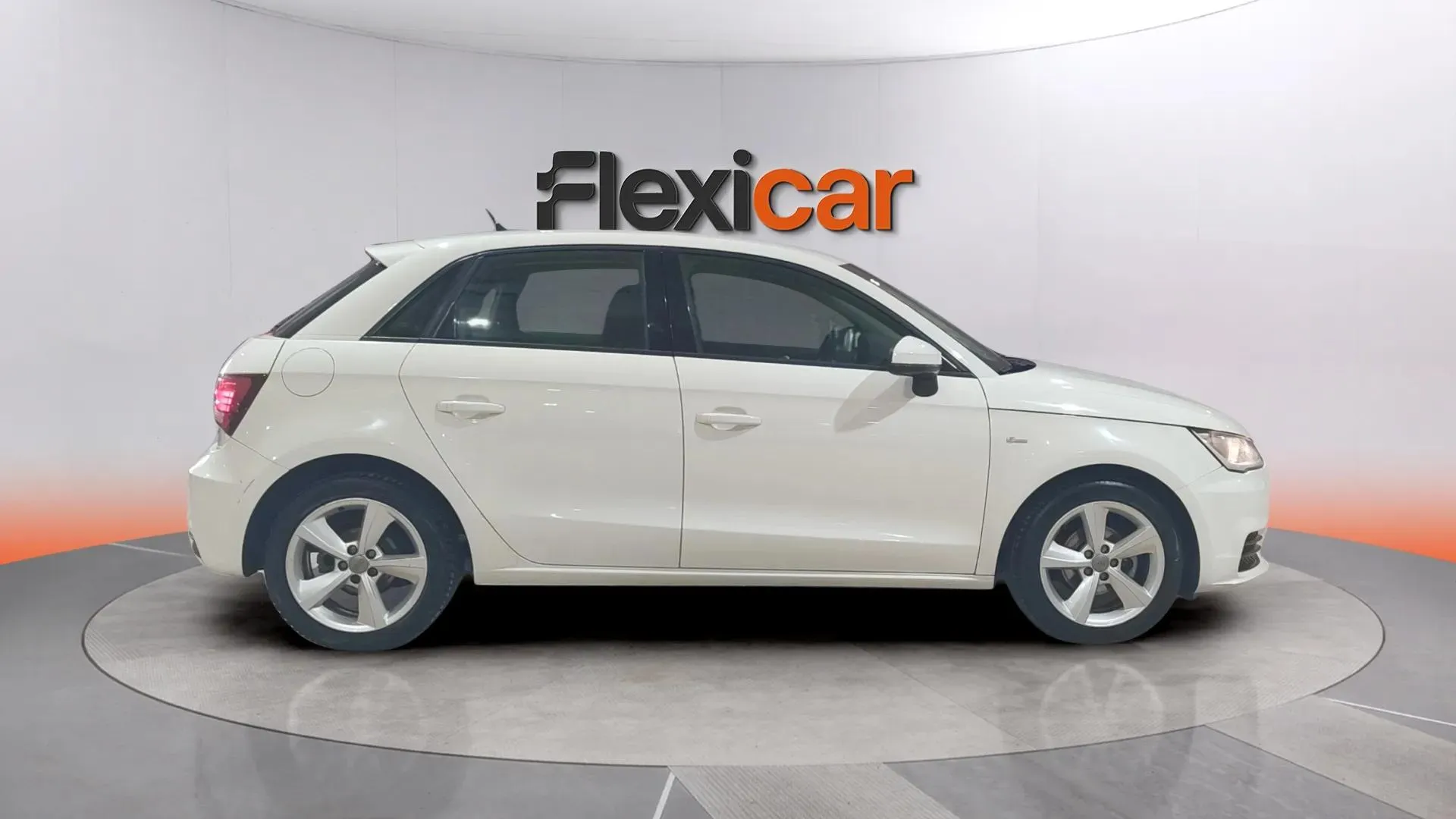 Audi A1 Attracted 1.4 TDI Sportback - foto 3