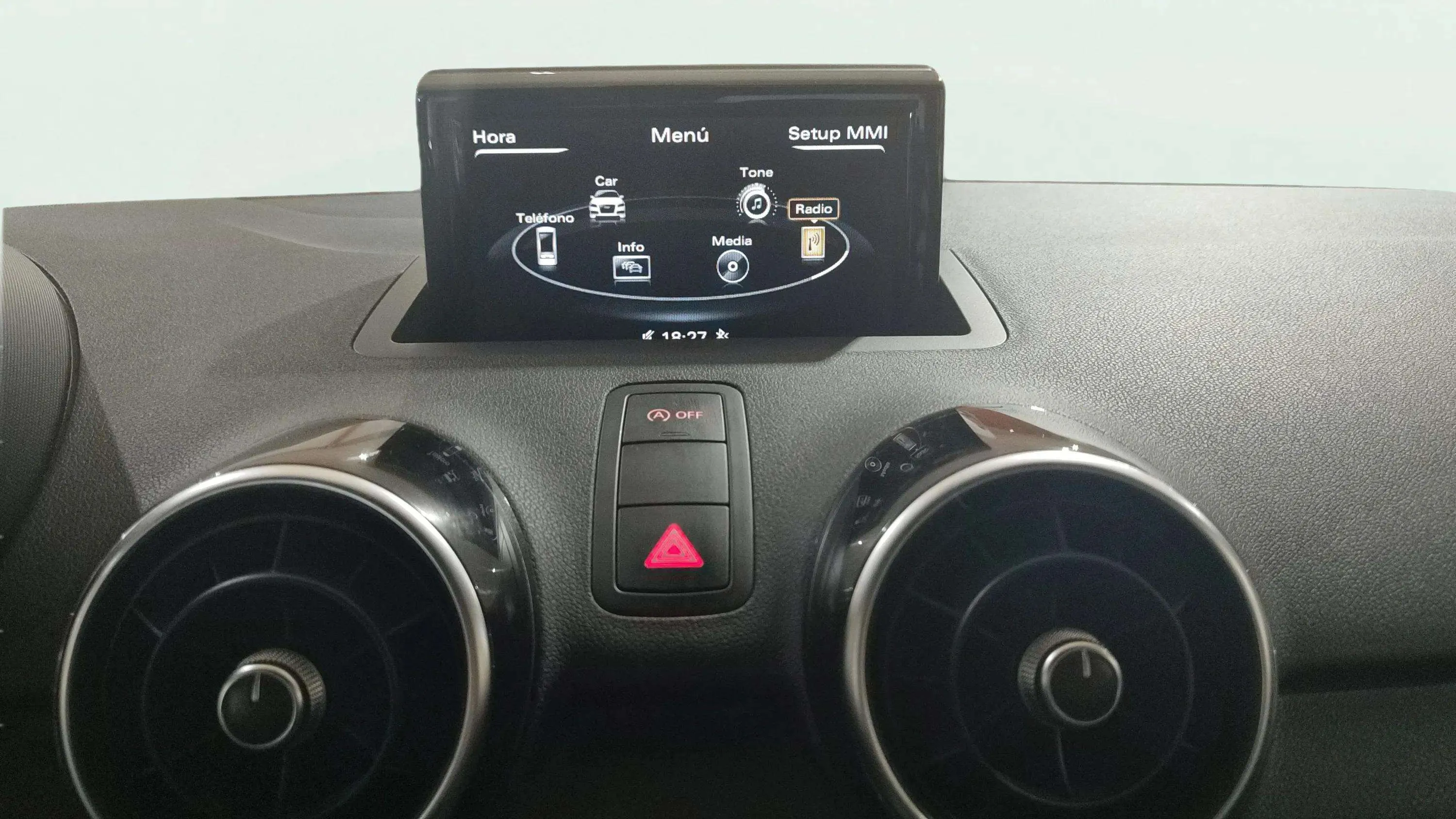 Audi A1 Attracted 1.4 TDI Sportback - foto 12