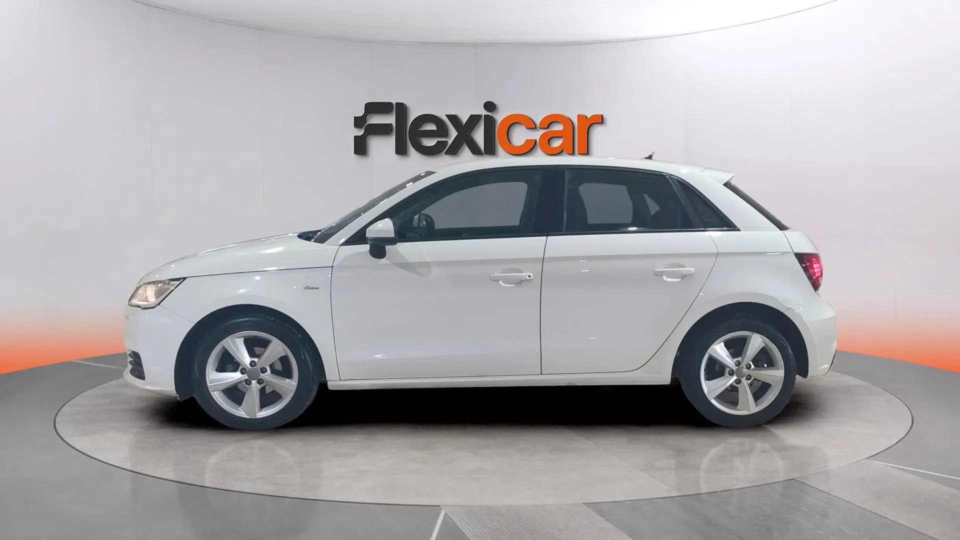 Audi A1 Attracted 1.4 TDI Sportback - foto 4