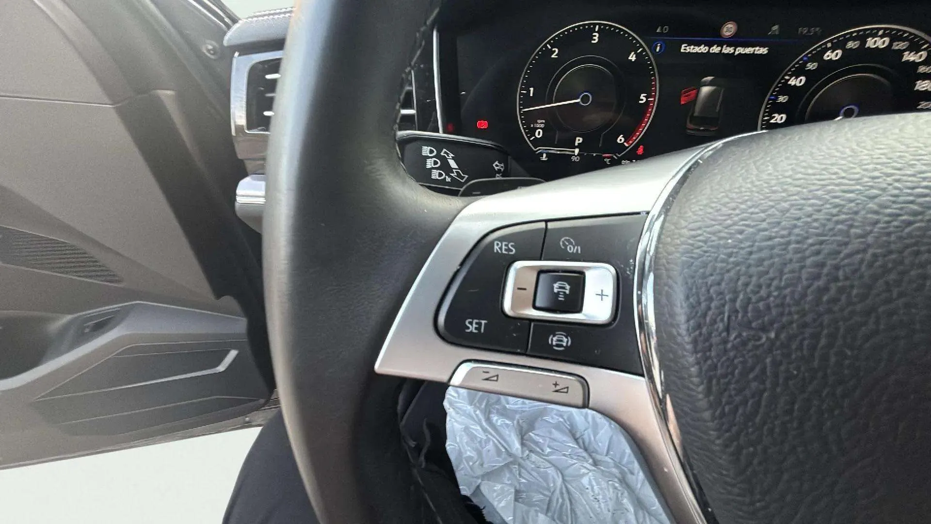 Volkswagen Touareg R-Line 3.0 TDI Tip 4Motion - foto 16
