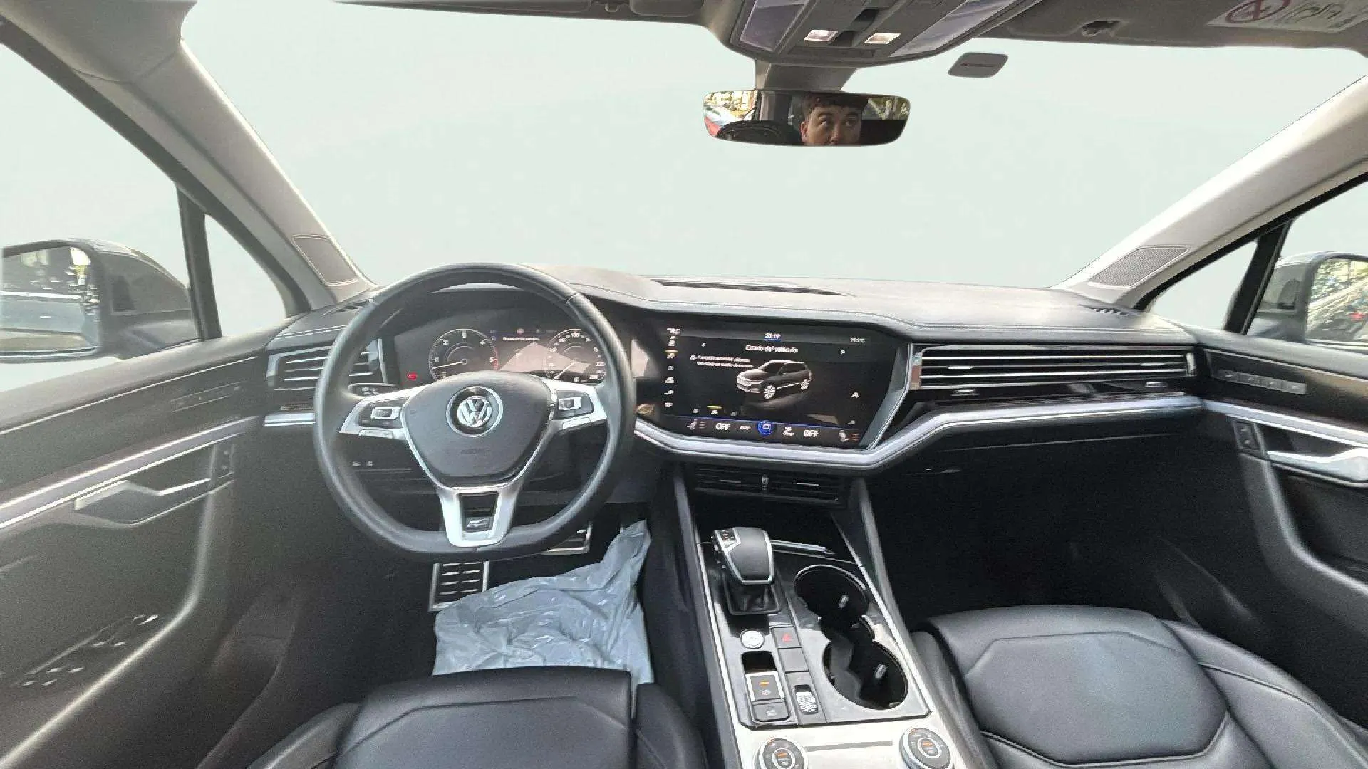 Volkswagen Touareg R-Line 3.0 TDI Tip 4Motion - foto 23