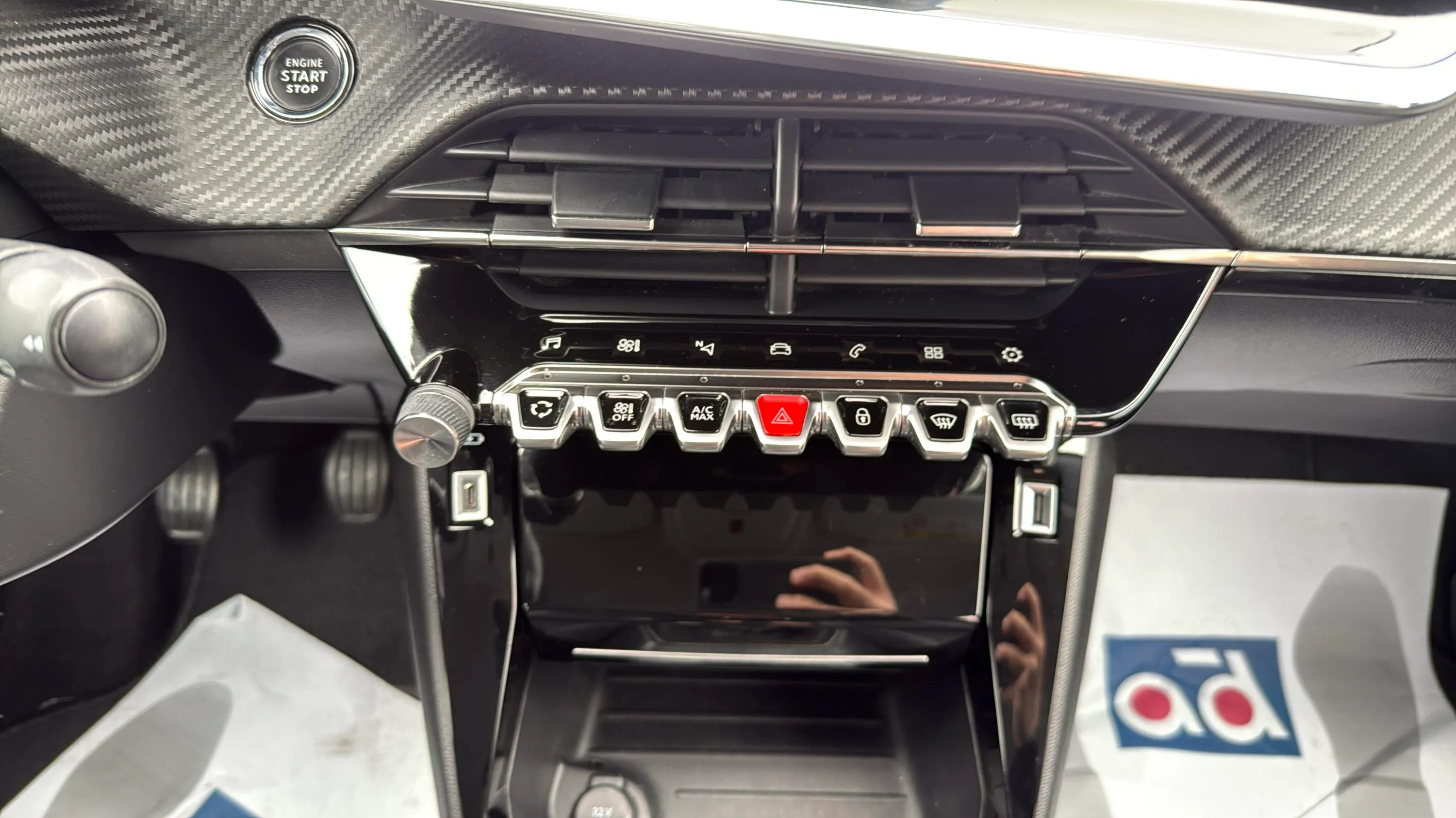 Peugeot 2008 Allure PureTech 100 BVM6 - foto 15