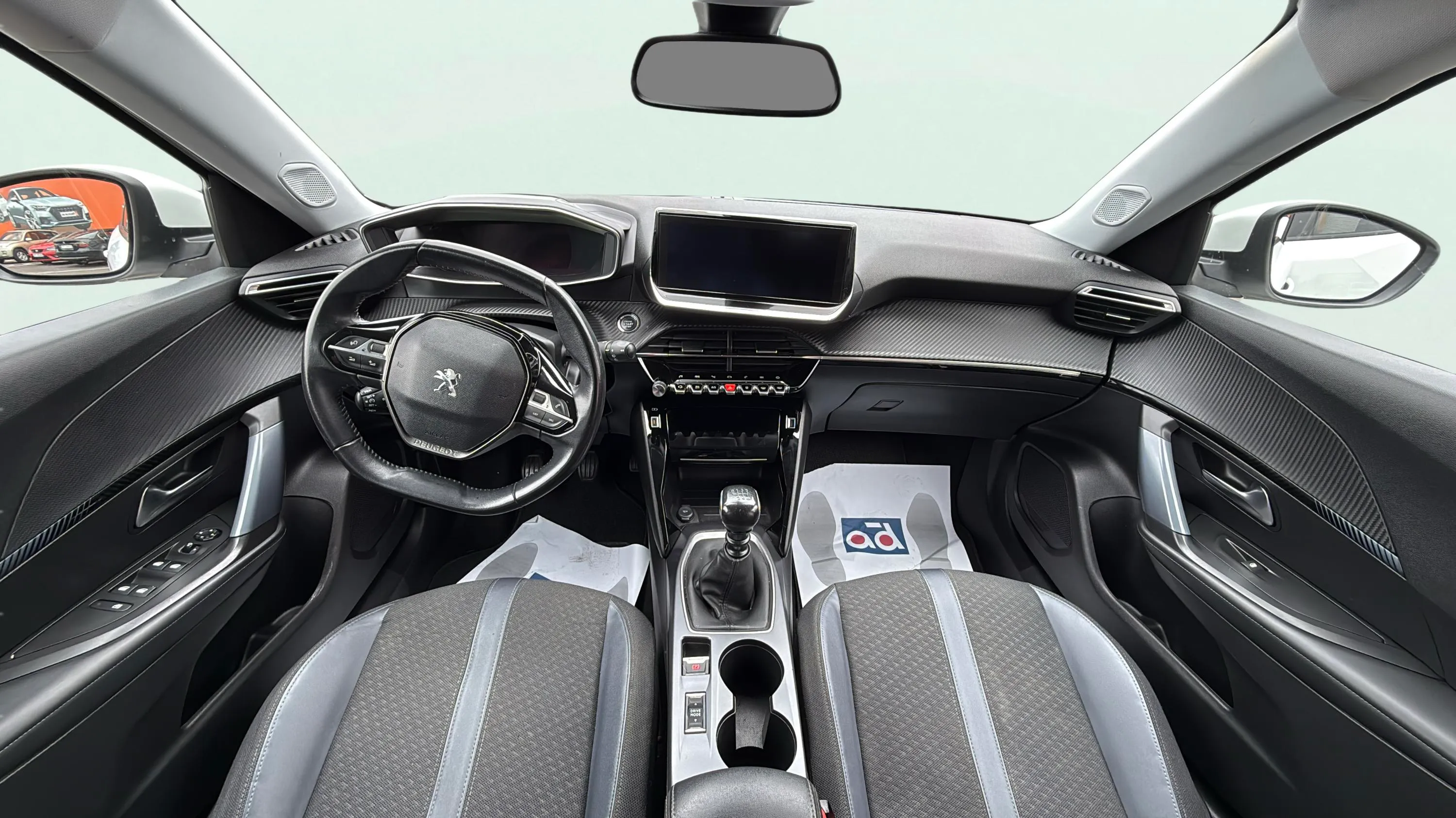 Peugeot 2008 Allure PureTech 100 BVM6 - foto 10
