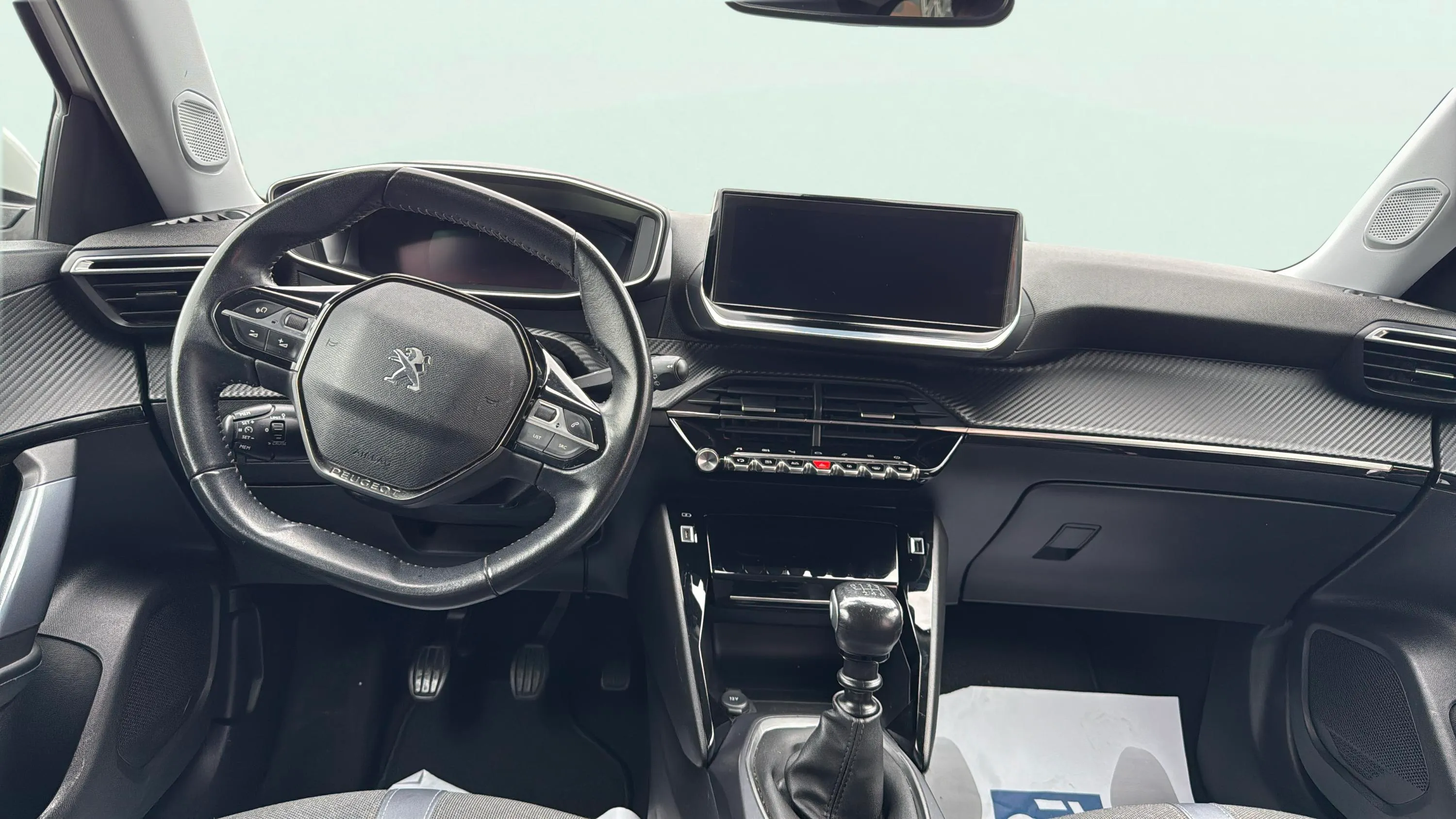 Peugeot 2008 Allure PureTech 100 BVM6 - foto 11