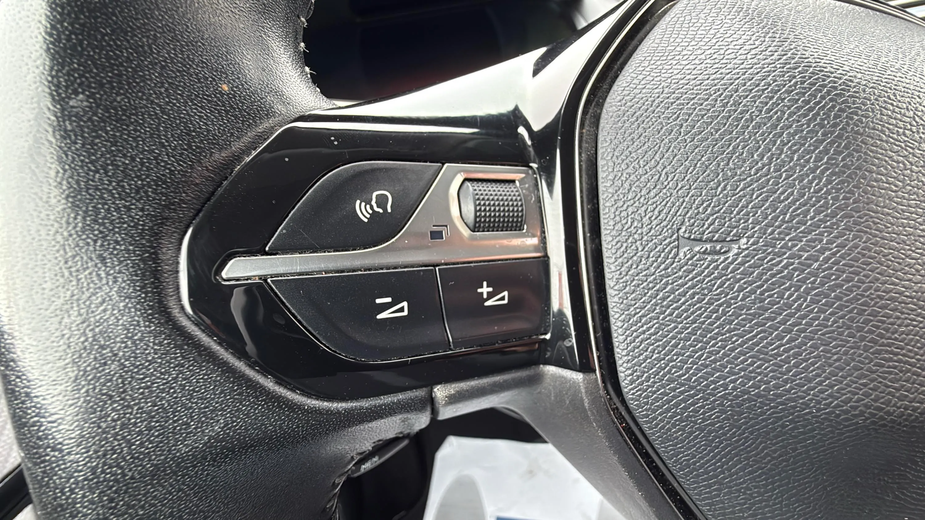 Peugeot 2008 Allure PureTech 100 BVM6 - foto 13