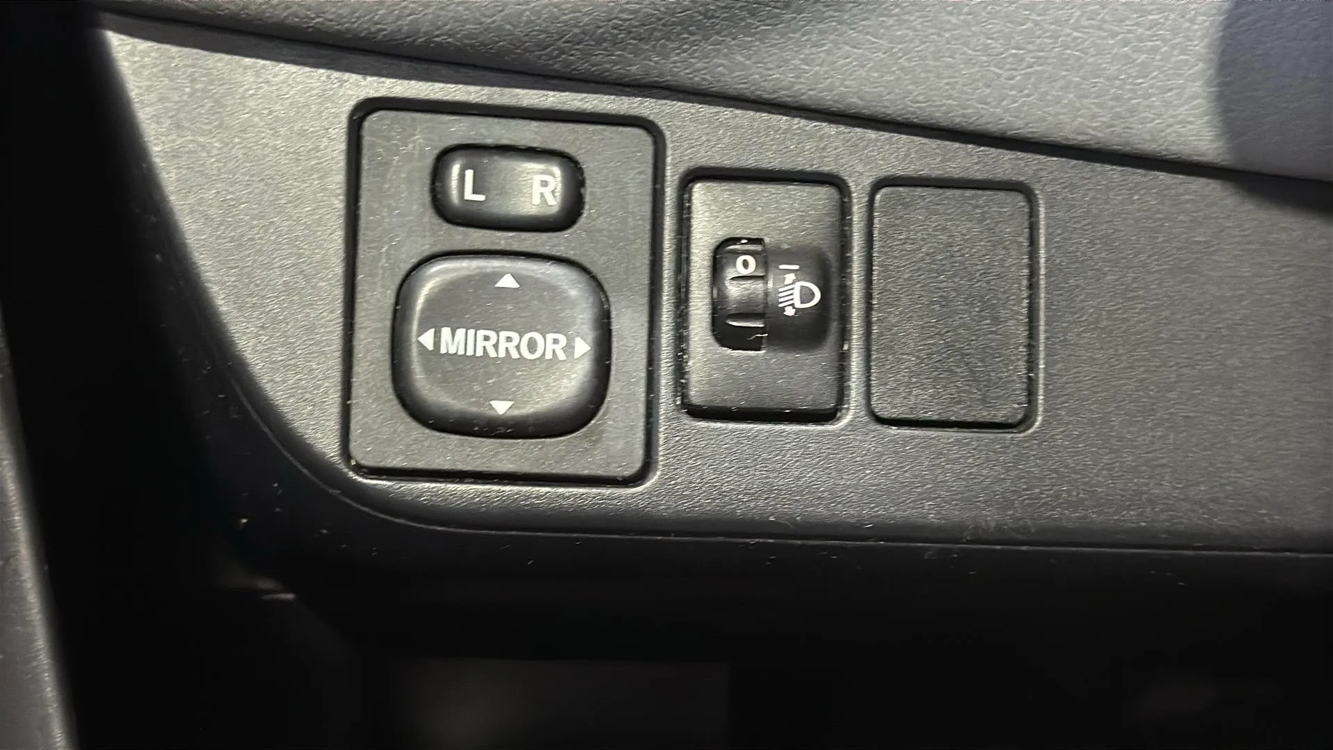 Toyota Yaris 1.3 100 Active - foto 21