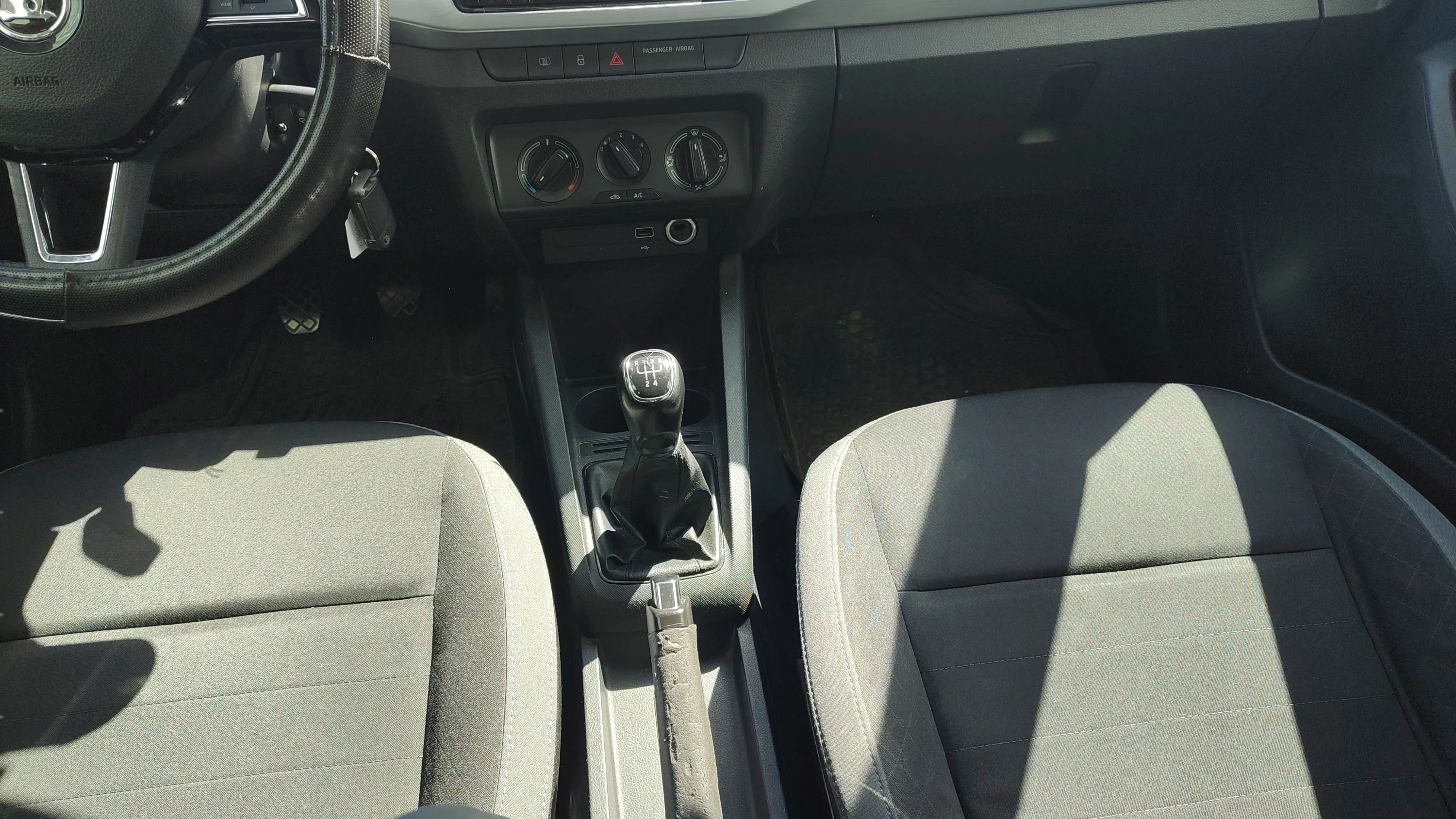 Škoda Fabia 1.0 TSI Active - foto 7