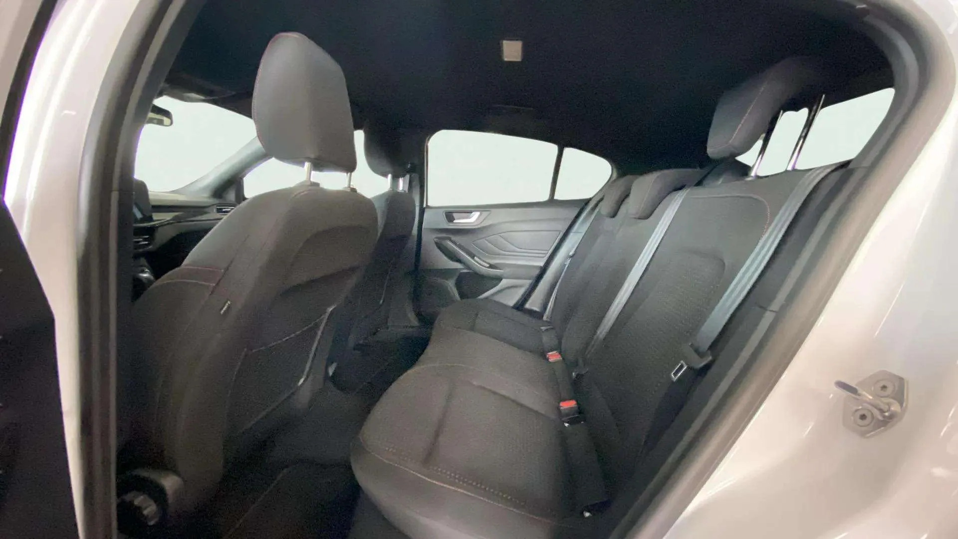 Ford Focus 1.0 EcoBoost MHEV ST-Line - foto 14