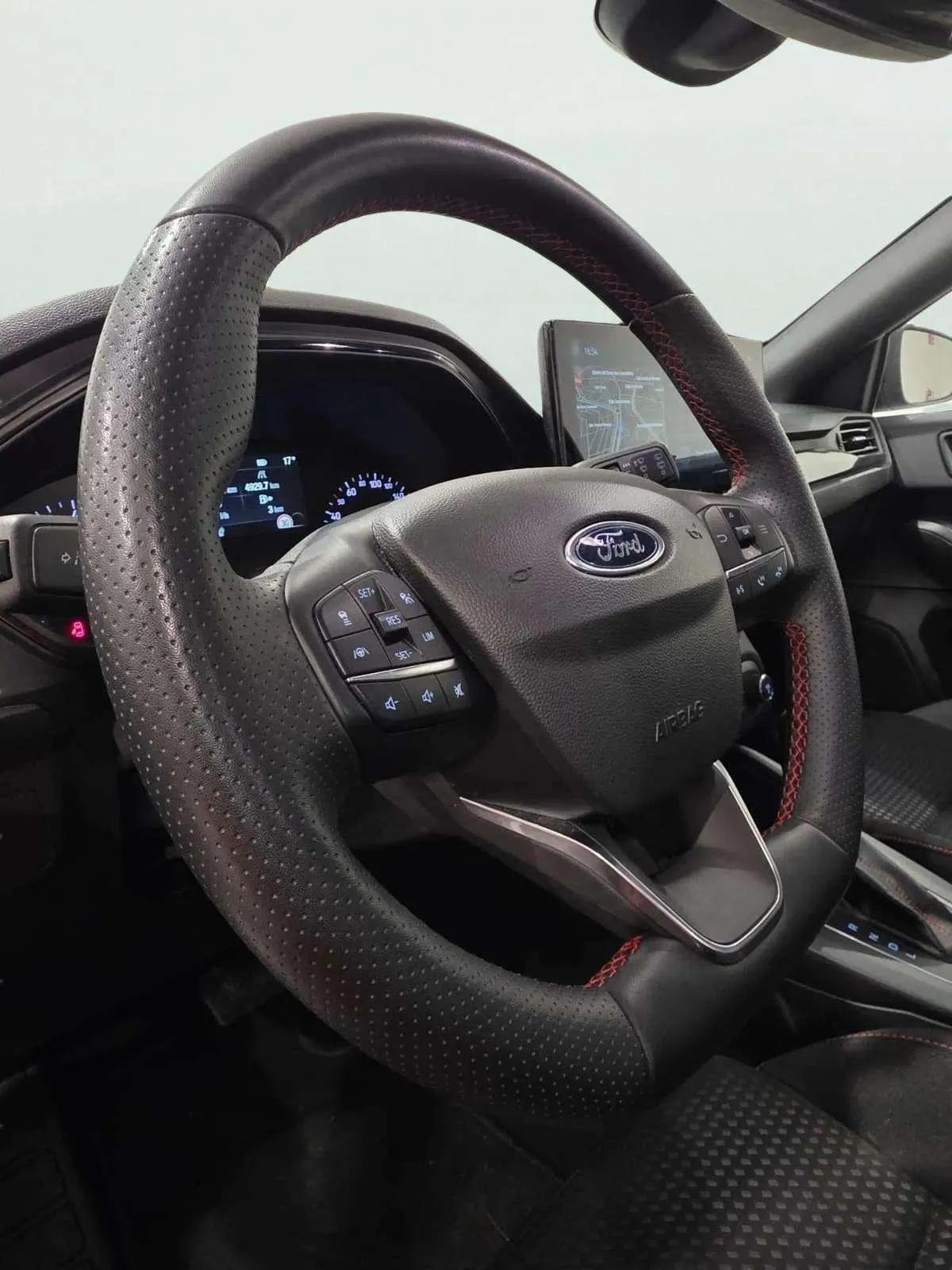 Ford Focus 1.0 EcoBoost MHEV ST-Line - foto 13