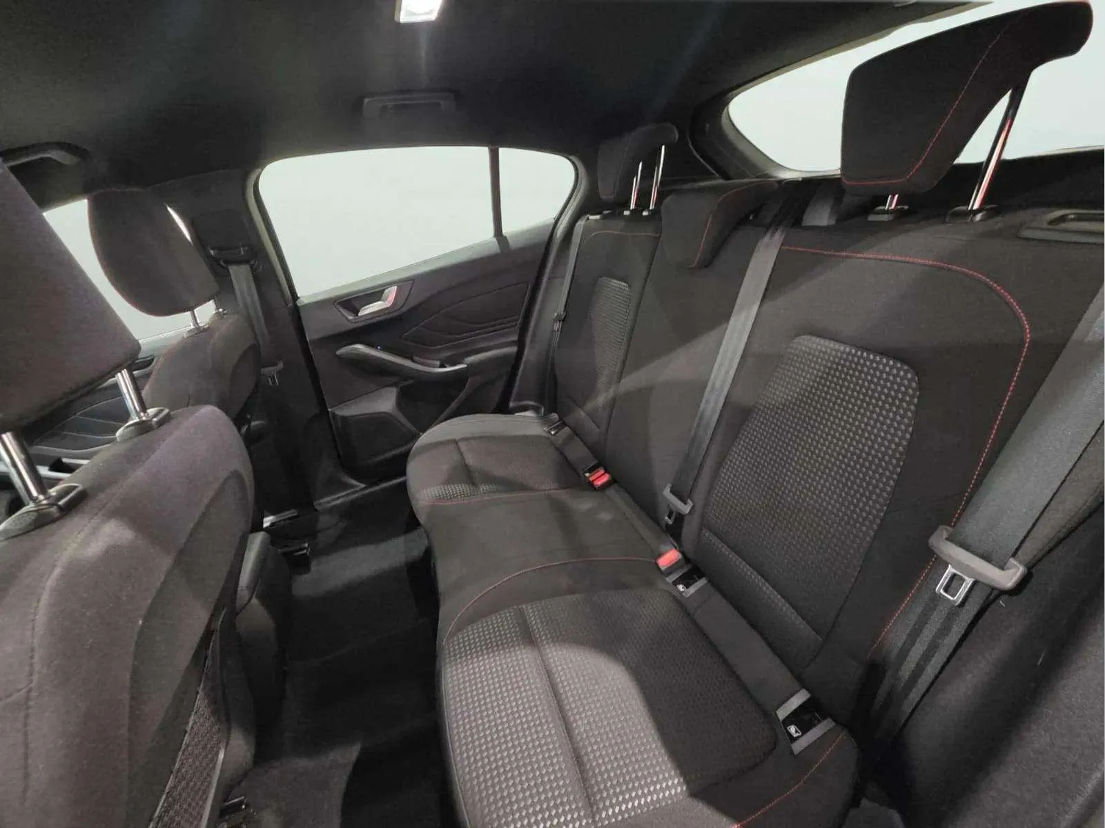 Ford Focus 1.0 EcoBoost MHEV ST-Line - foto 11