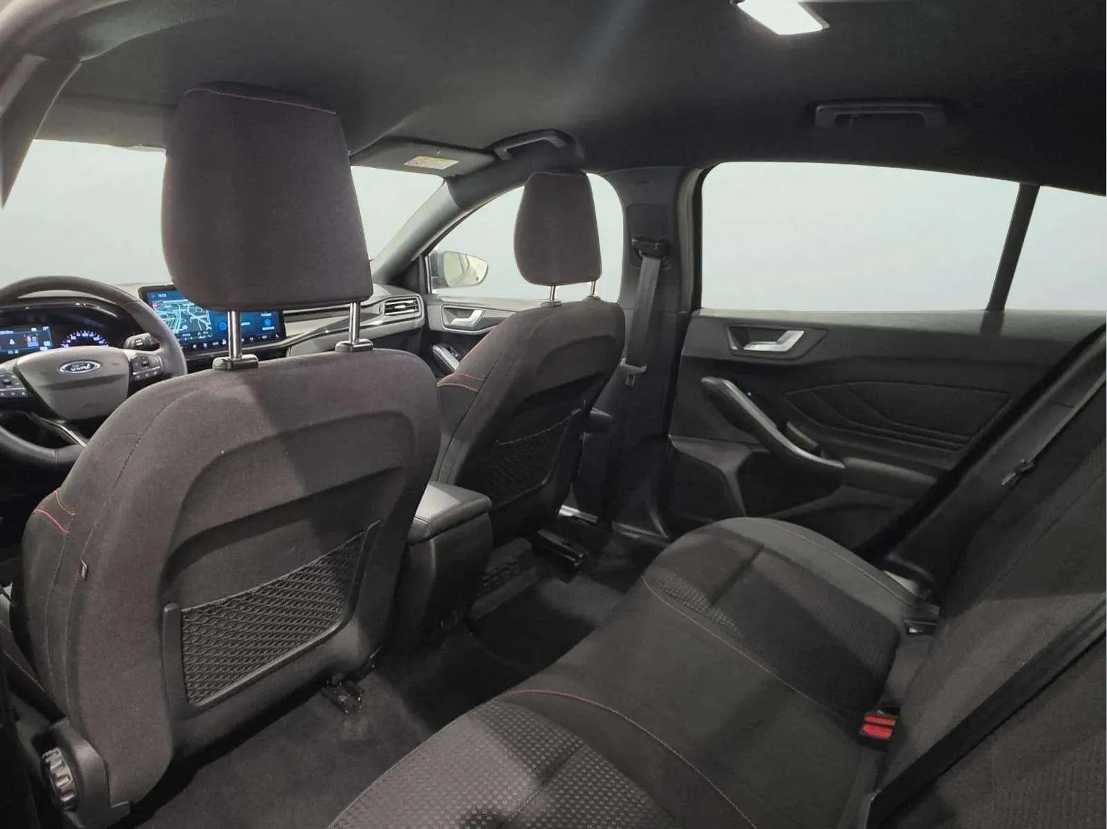Ford Focus 1.0 EcoBoost MHEV ST-Line - foto 12