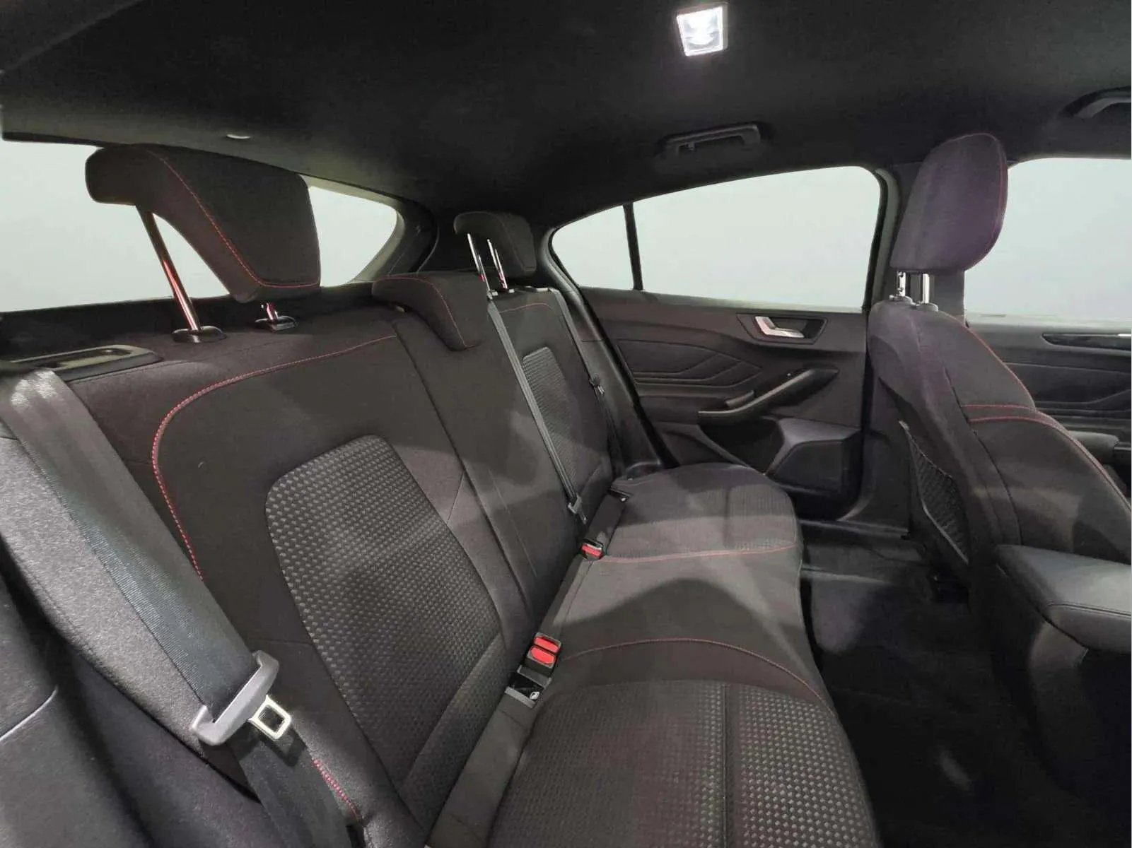 Ford Focus 1.0 EcoBoost MHEV ST-Line - foto 9