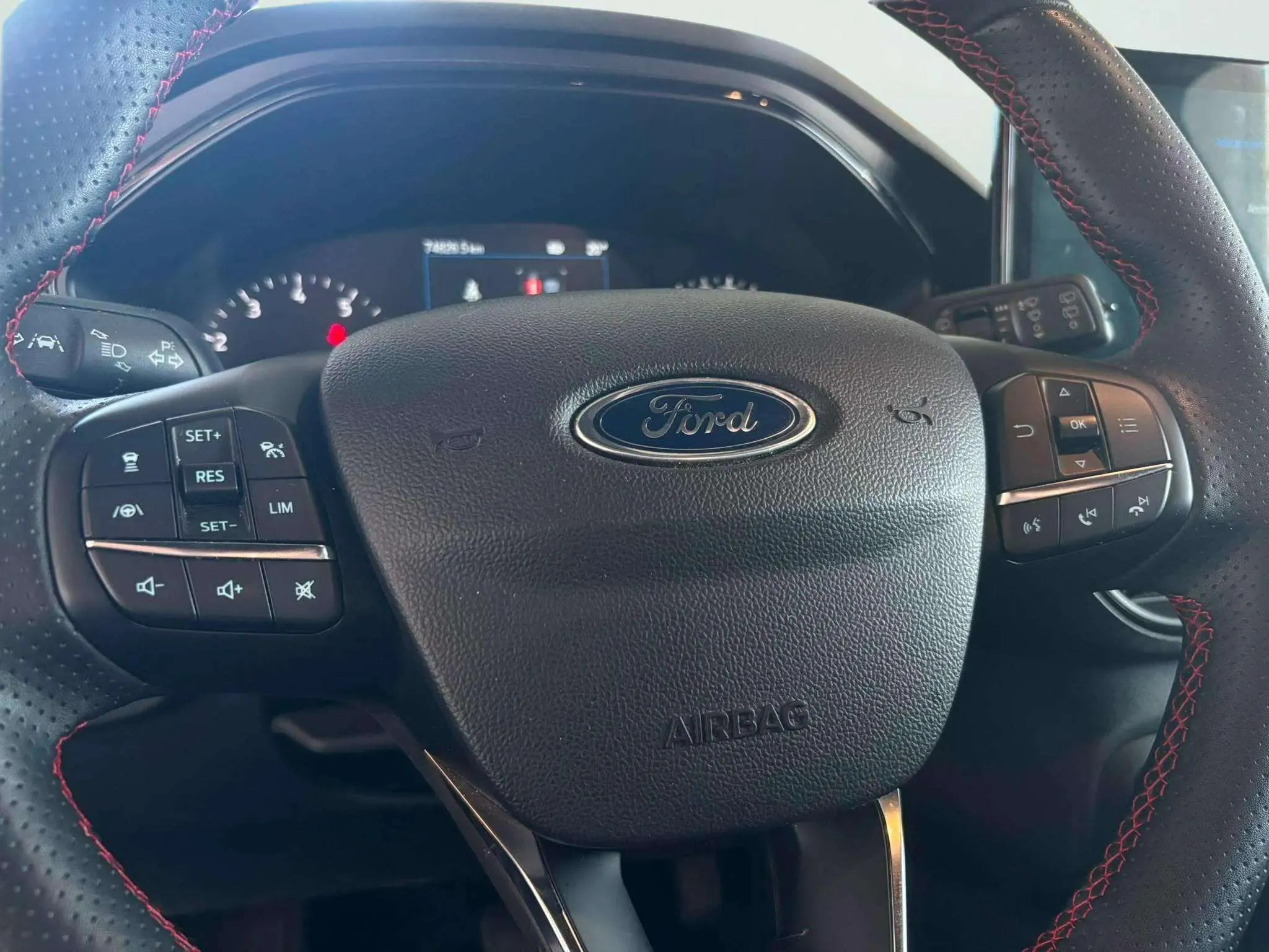 Ford Focus 1.0 EcoBoost MHEV ST-Line - foto 10
