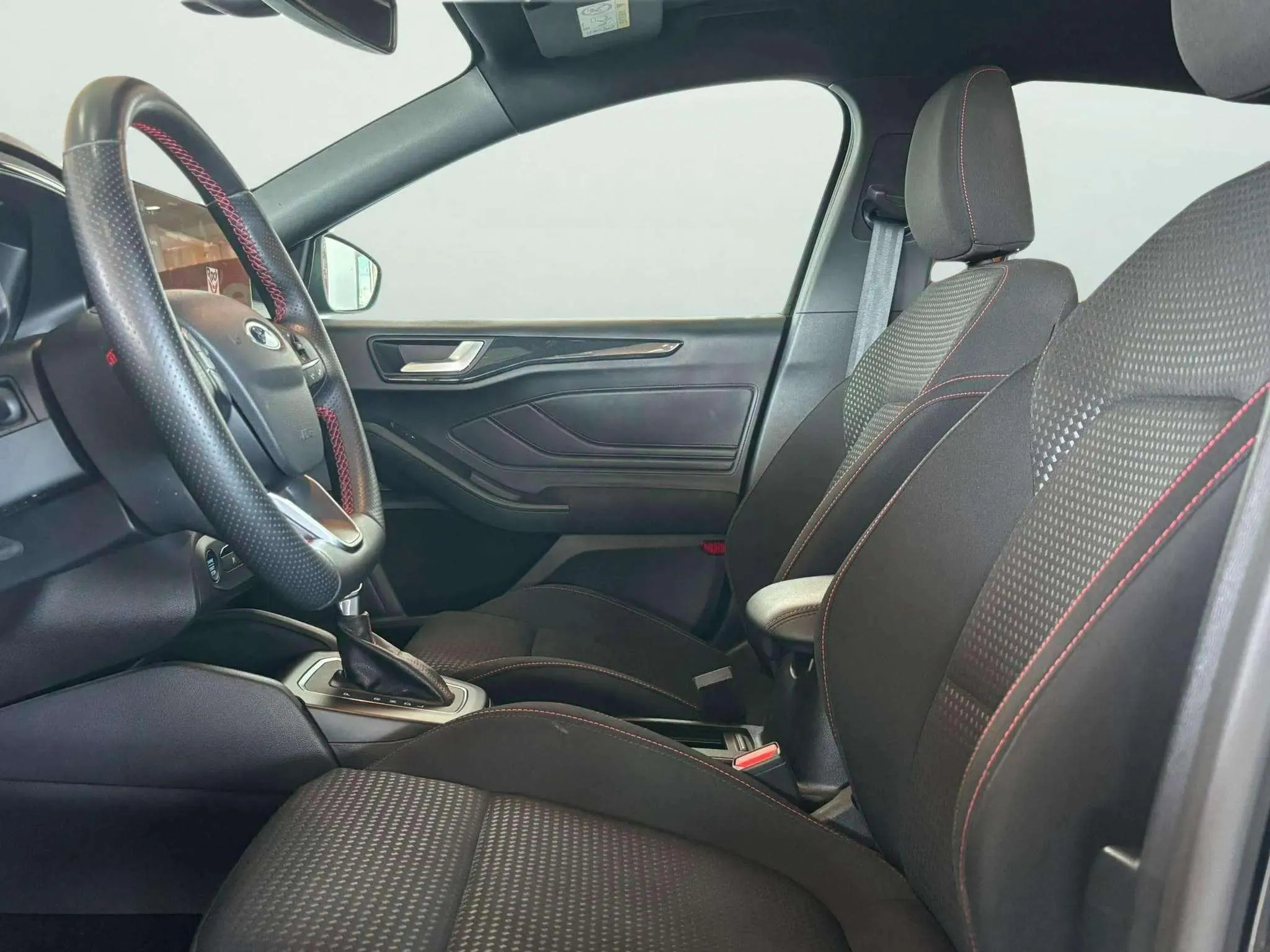 Ford Focus 1.0 EcoBoost MHEV ST-Line - foto 8
