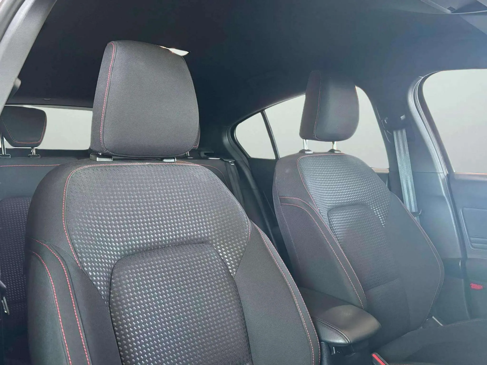 Ford Focus 1.0 EcoBoost MHEV ST-Line - foto 9