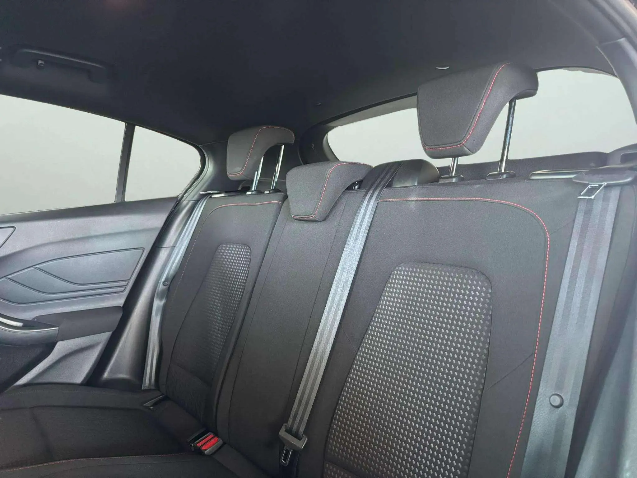Ford Focus 1.0 EcoBoost MHEV ST-Line - foto 13