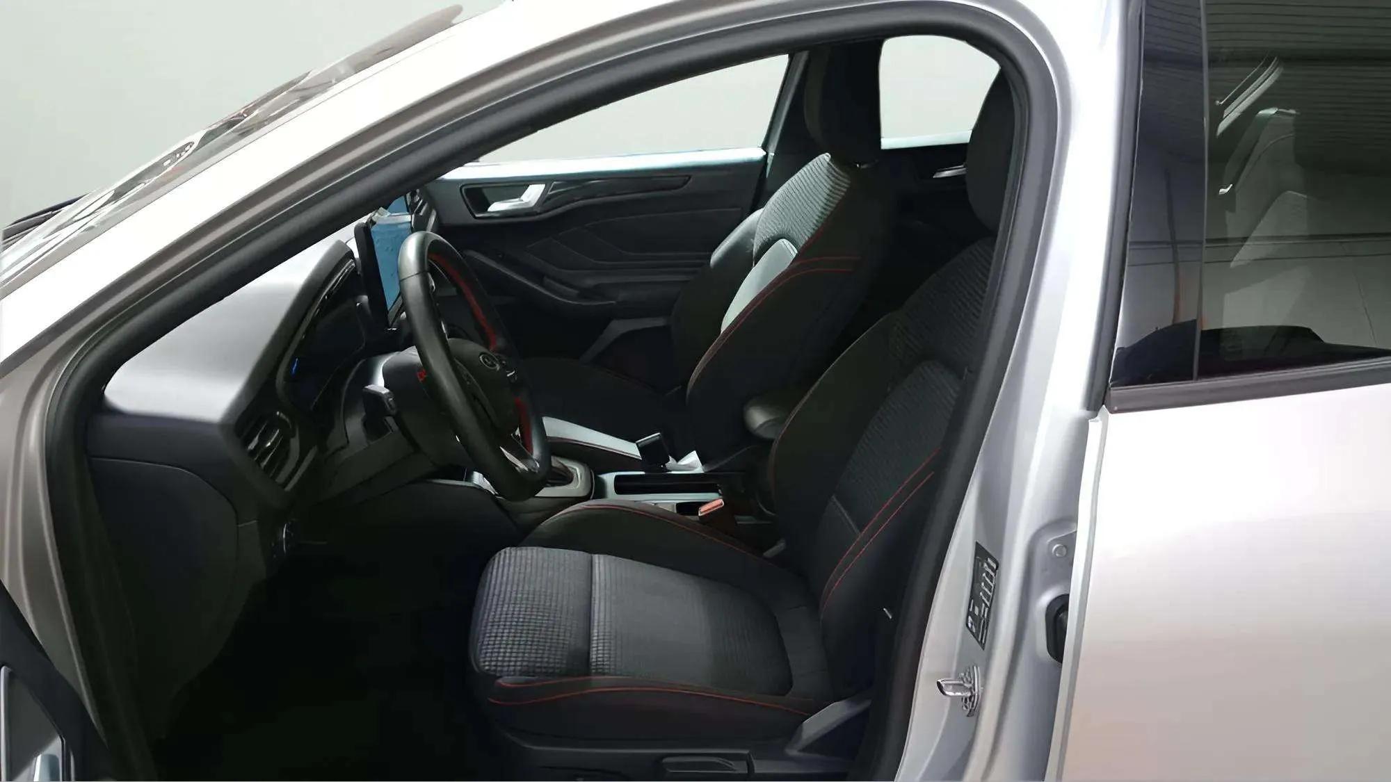 Ford Focus 1.0 EcoBoost MHEV ST-Line - foto 8
