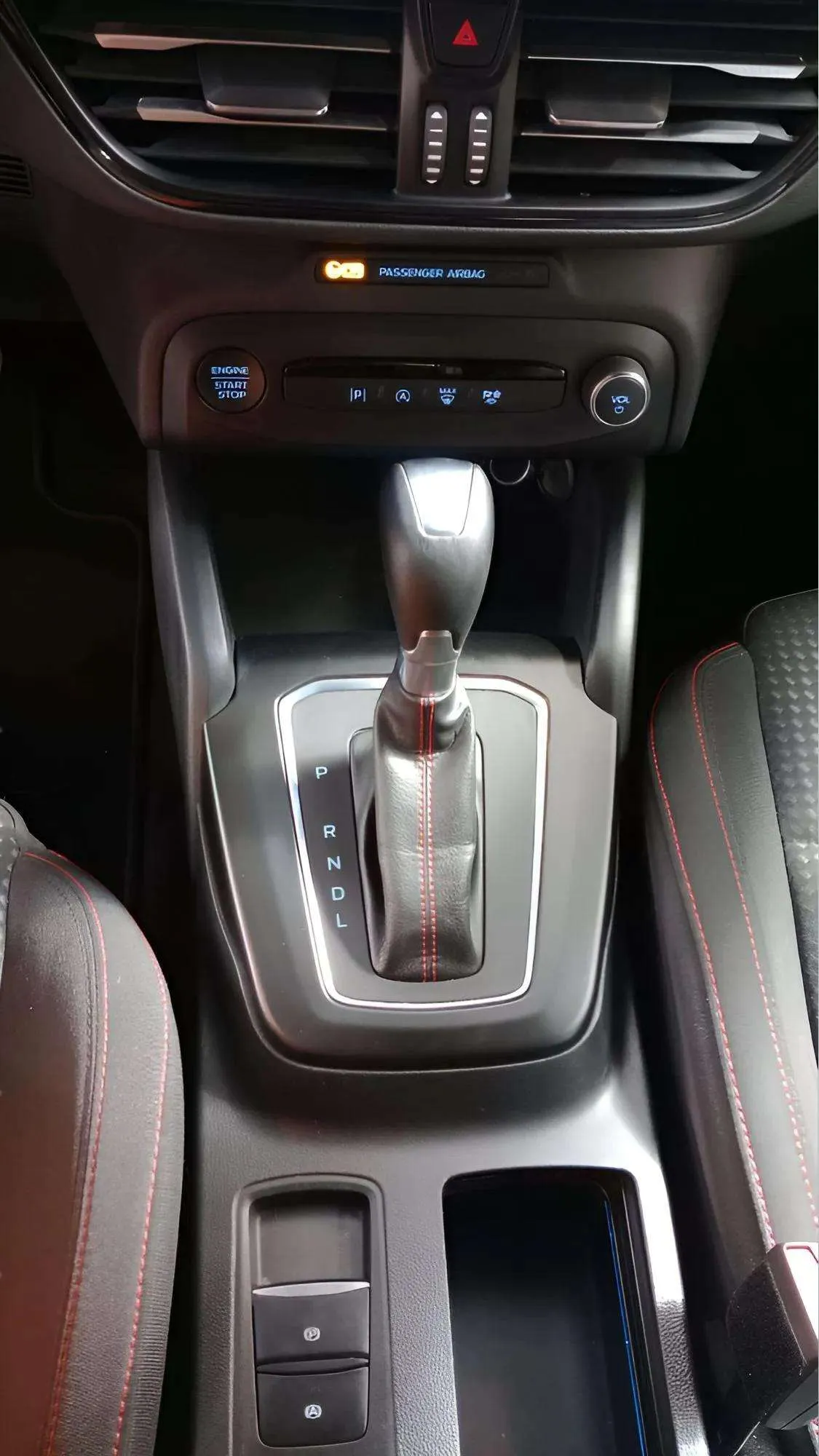 Ford Focus 1.0 EcoBoost MHEV ST-Line - foto 9