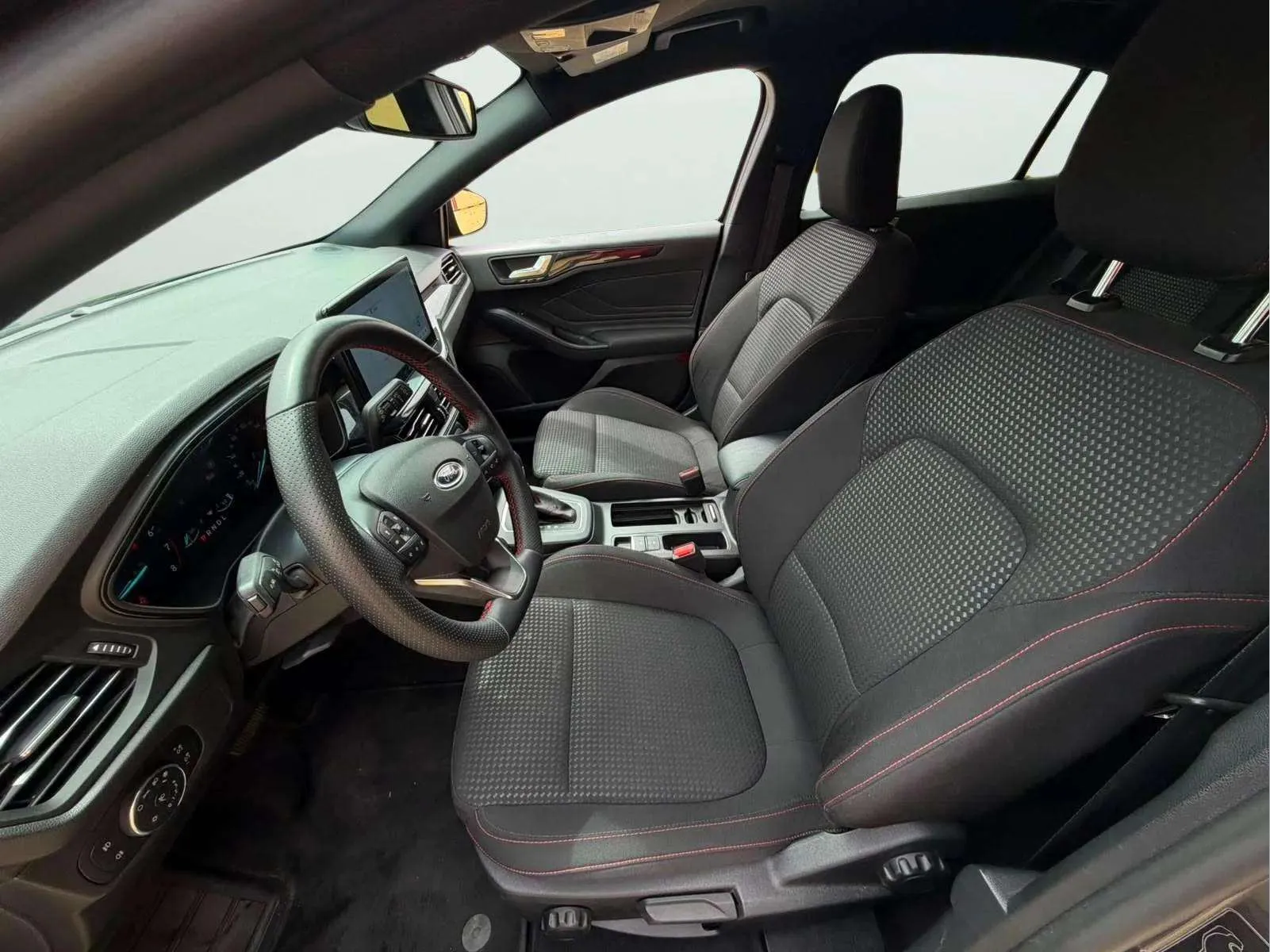 Ford Focus 1.0 EcoBoost MHEV ST-Line - foto 9