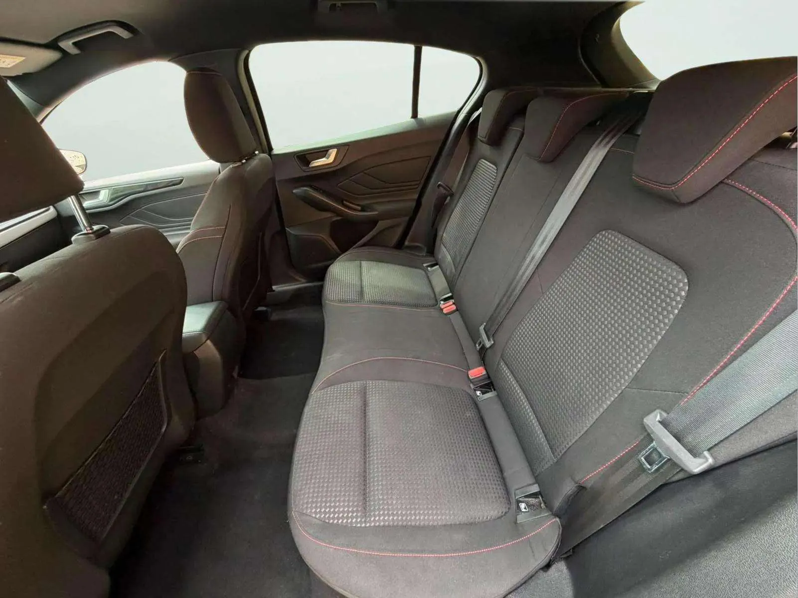 Ford Focus 1.0 EcoBoost MHEV ST-Line - foto 10